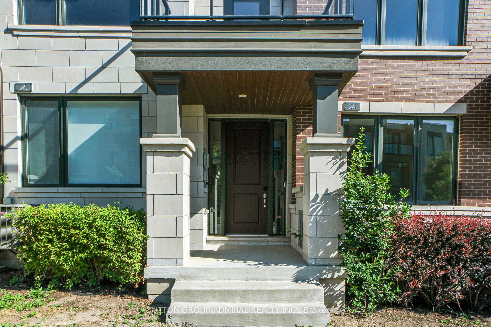 Photo 2 of 24 Carrville Woods Circle, Vaughan, Patterson — HOMEH