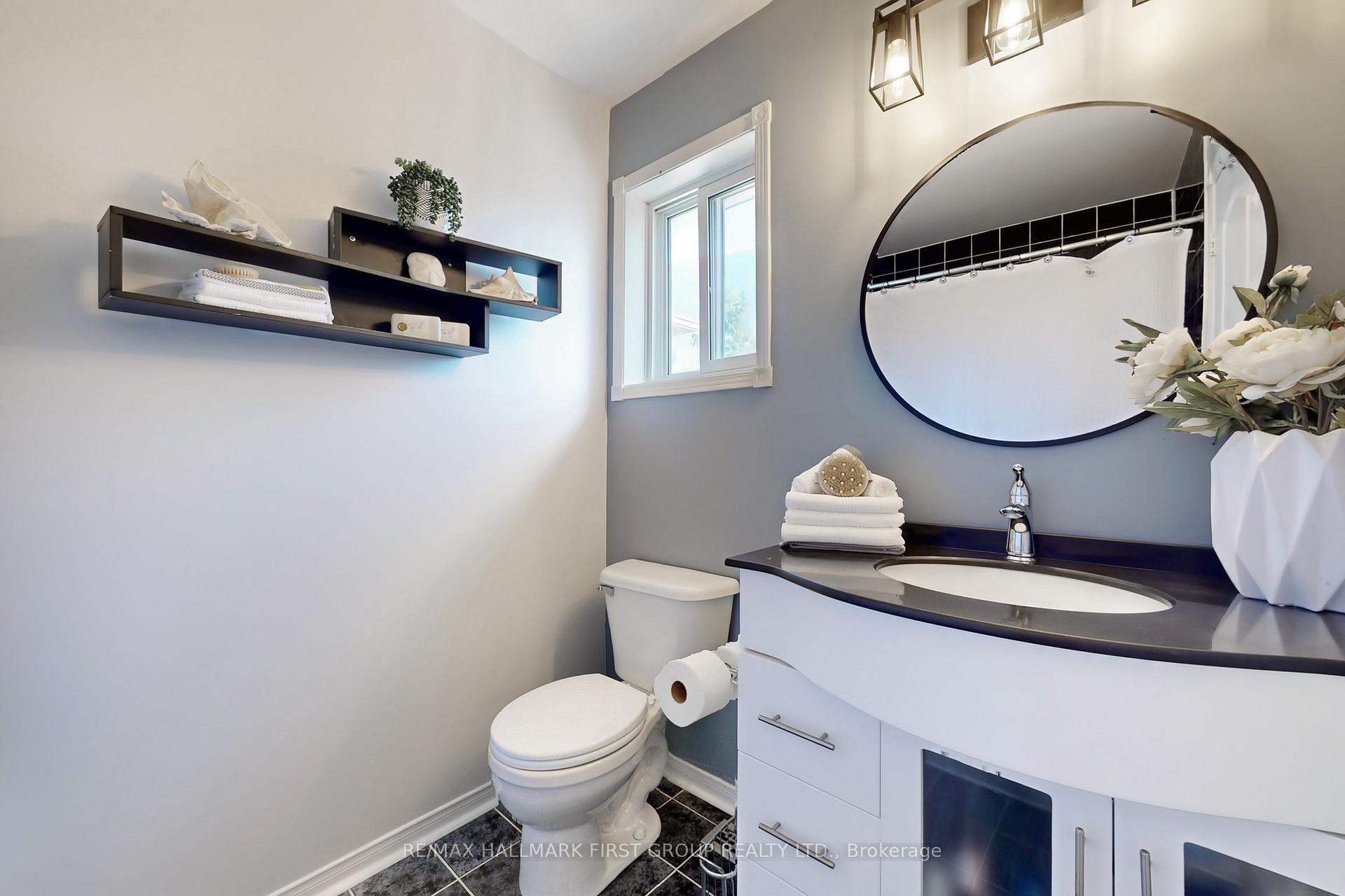 Photo 2 of 33 Wessex Drive, Whitby, Brooklin — HOMEH