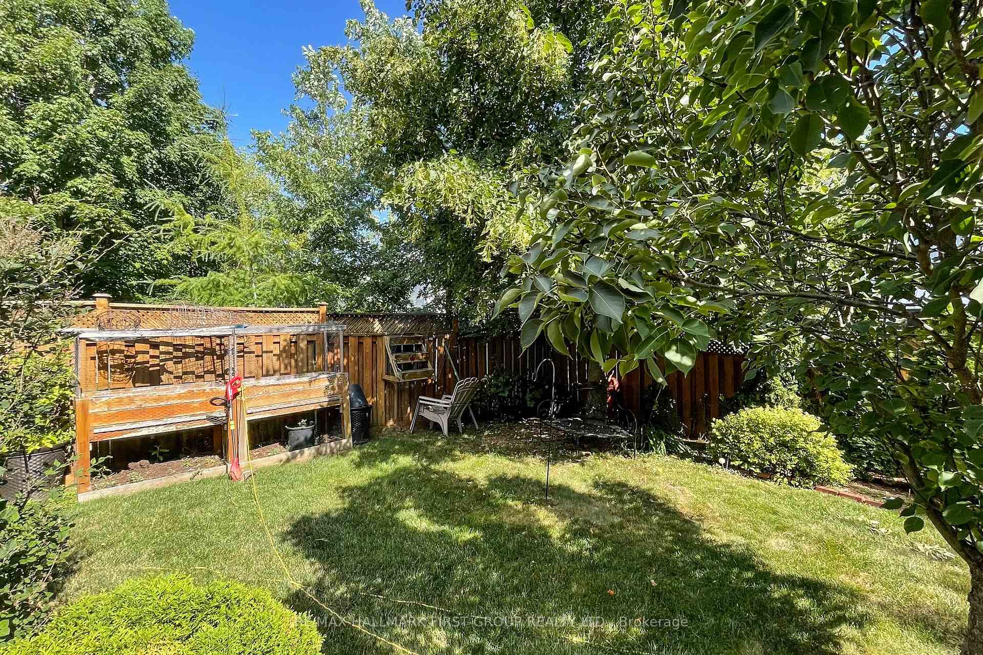 Photo 11 of 33 Wessex Drive, Whitby, Brooklin — HOMEH