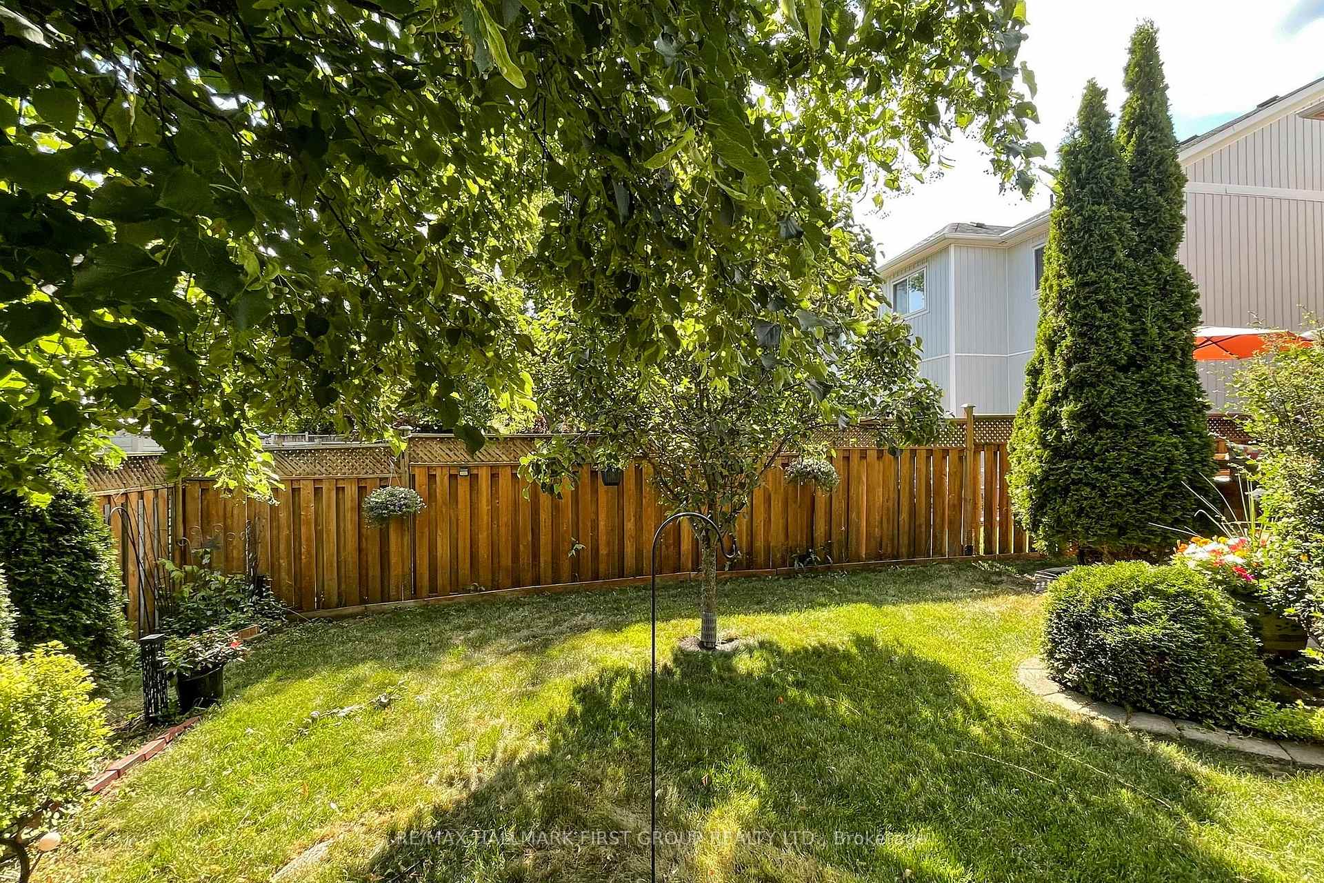 Photo 12 of 33 Wessex Drive, Whitby, Brooklin — HOMEH