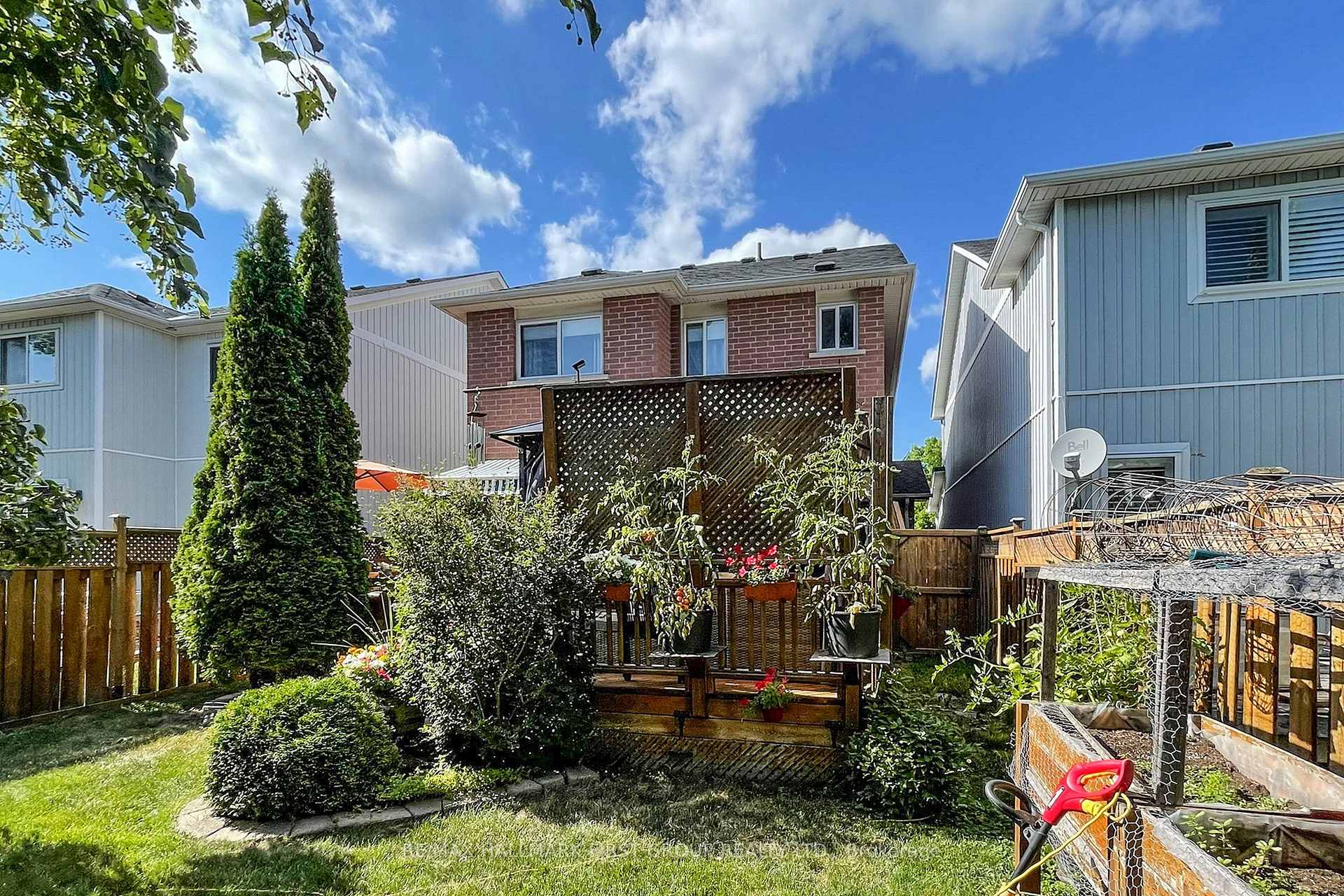 Photo 17 of 33 Wessex Drive, Whitby, Brooklin — HOMEH