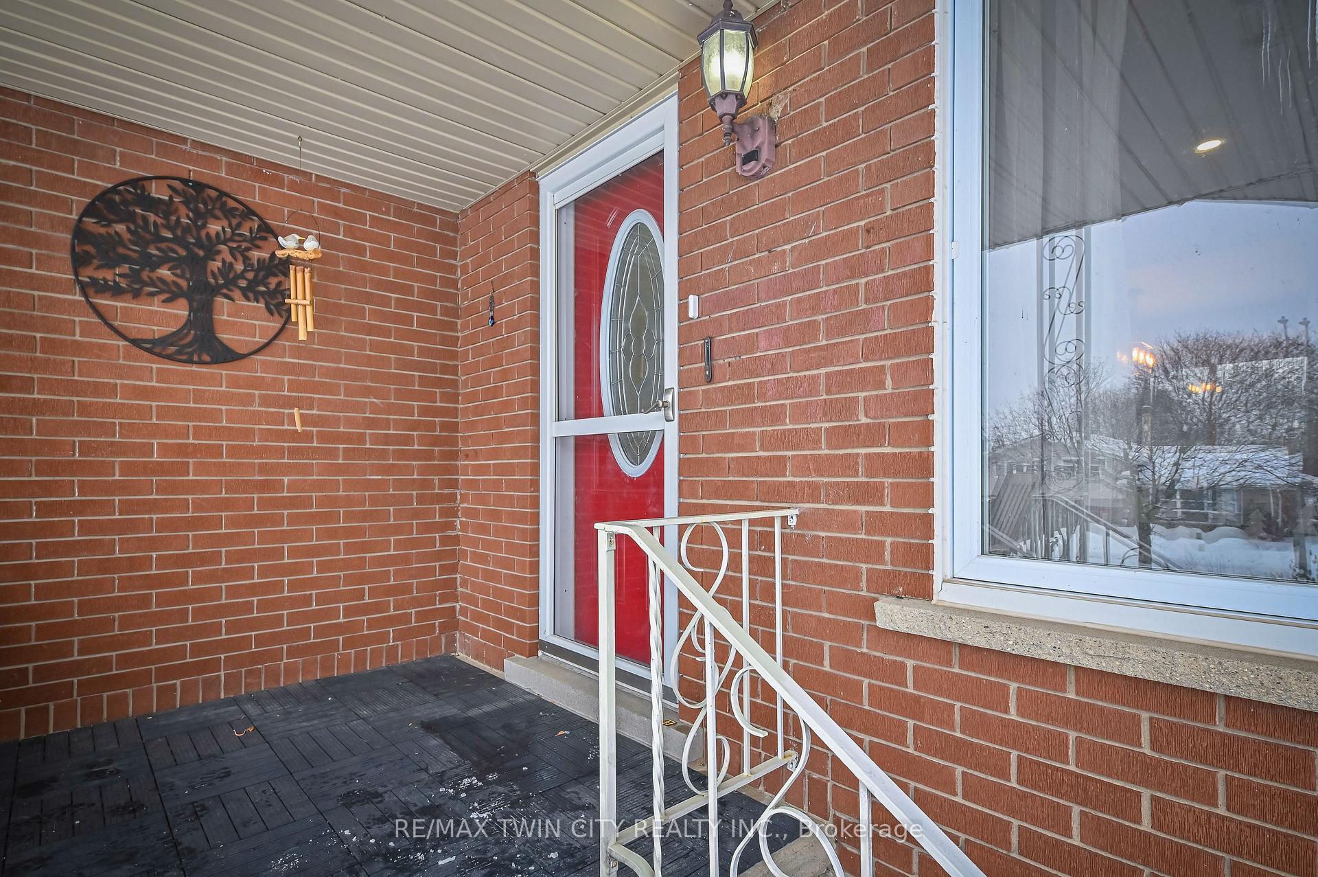 Photo 2 of 214 Winfield Avenue, Waterloo — HOMEH