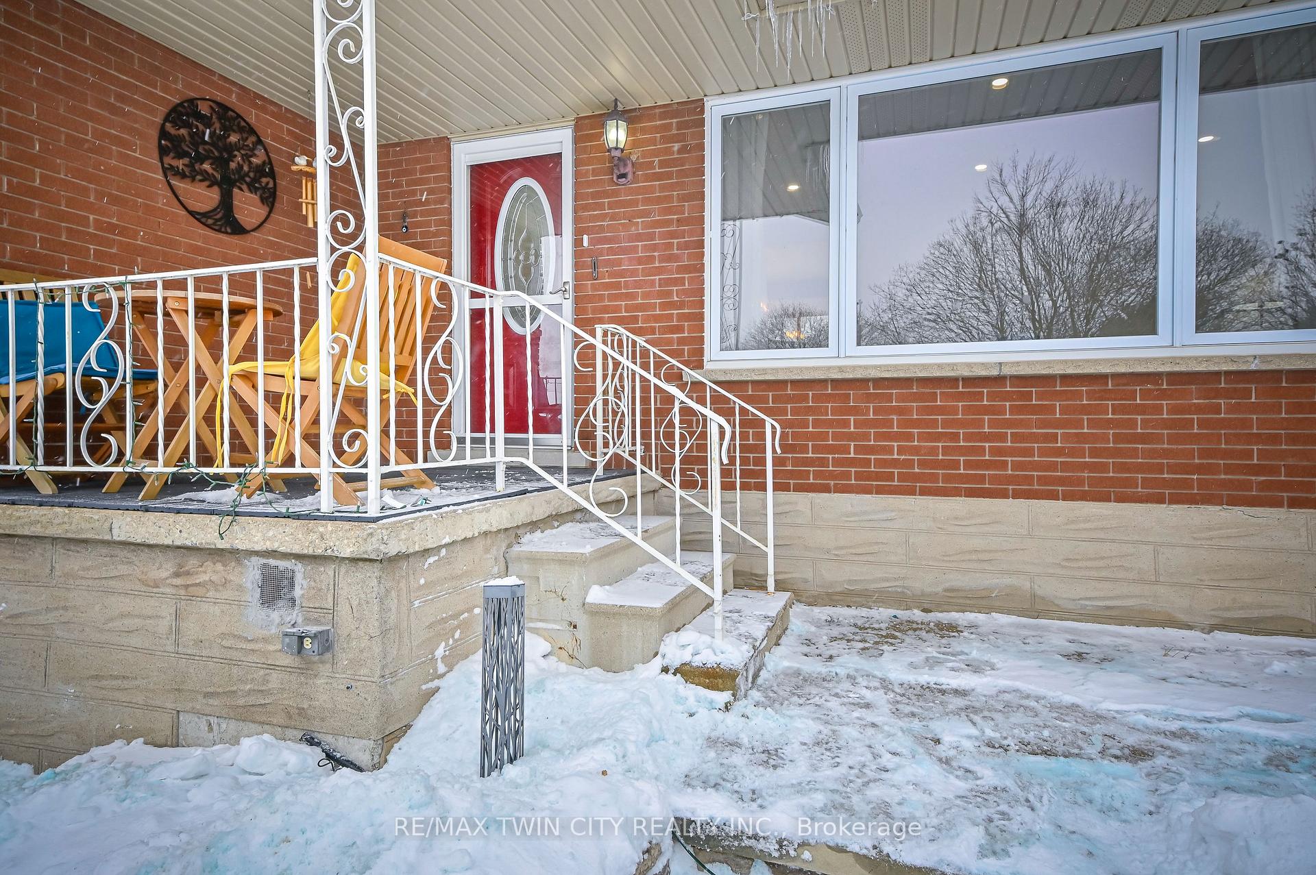 Photo 3 of 214 Winfield Avenue, Waterloo — HOMEH