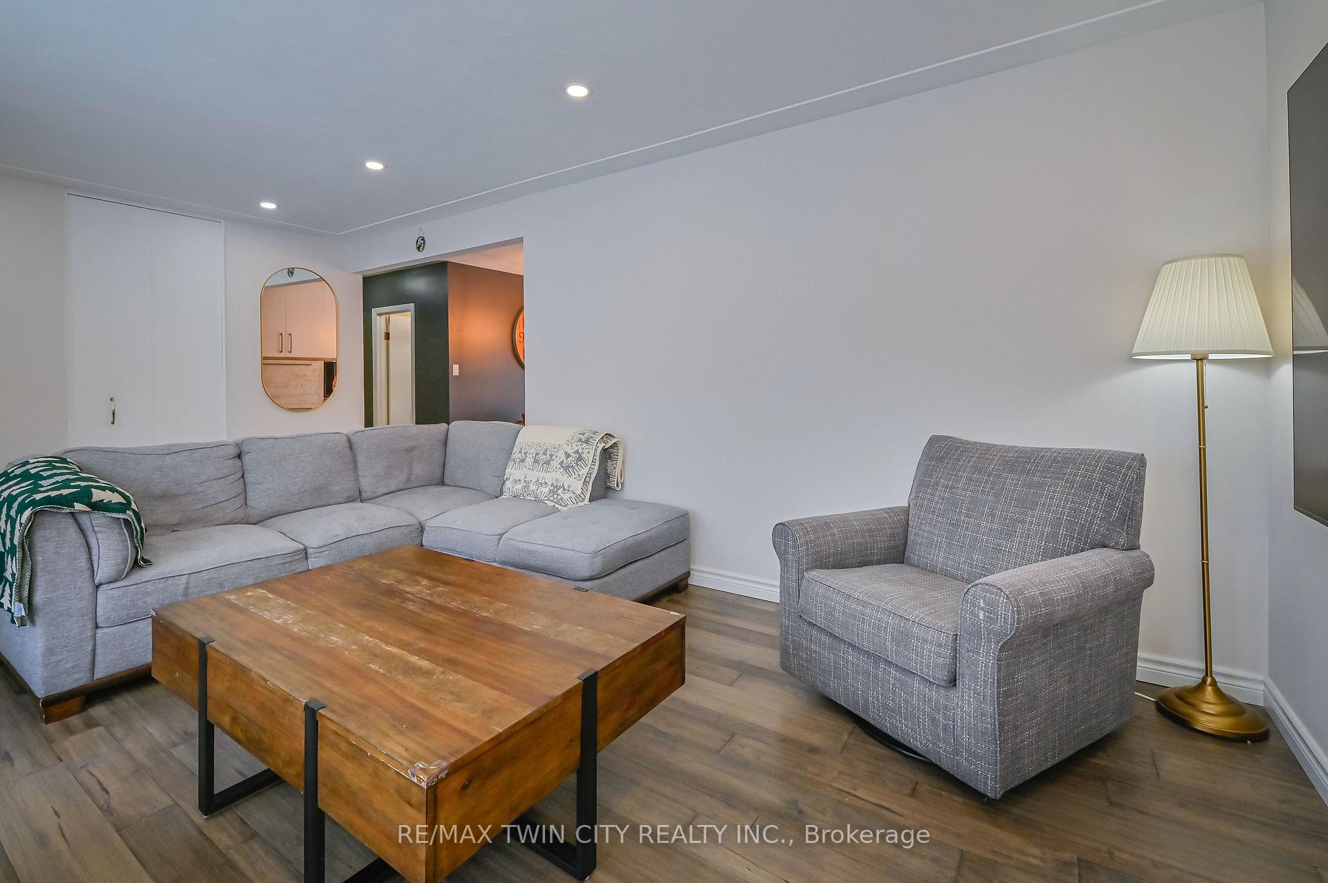 Photo 5 of 214 Winfield Avenue, Waterloo — HOMEH