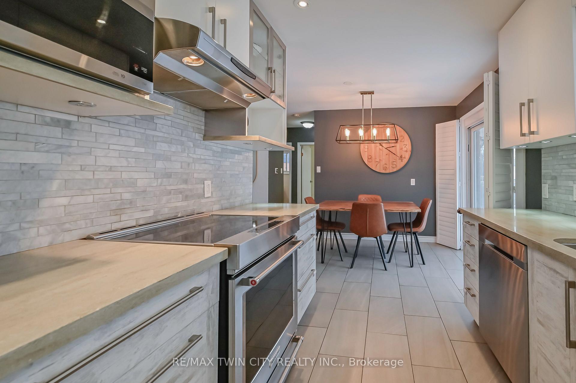 Photo 11 of 214 Winfield Avenue, Waterloo — HOMEH