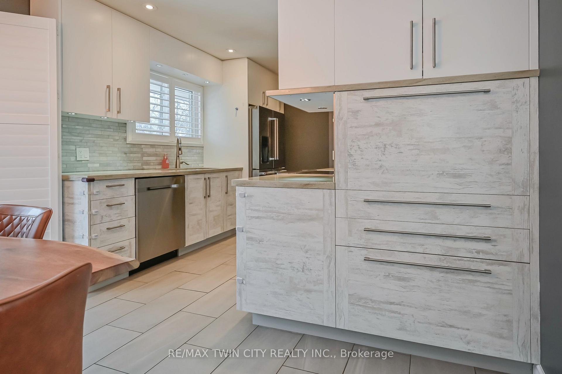 Photo 16 of 214 Winfield Avenue, Waterloo — HOMEH