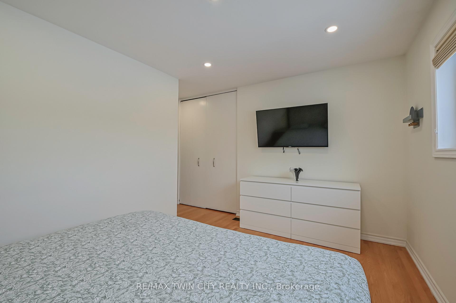 Photo 19 of 214 Winfield Avenue, Waterloo — HOMEH