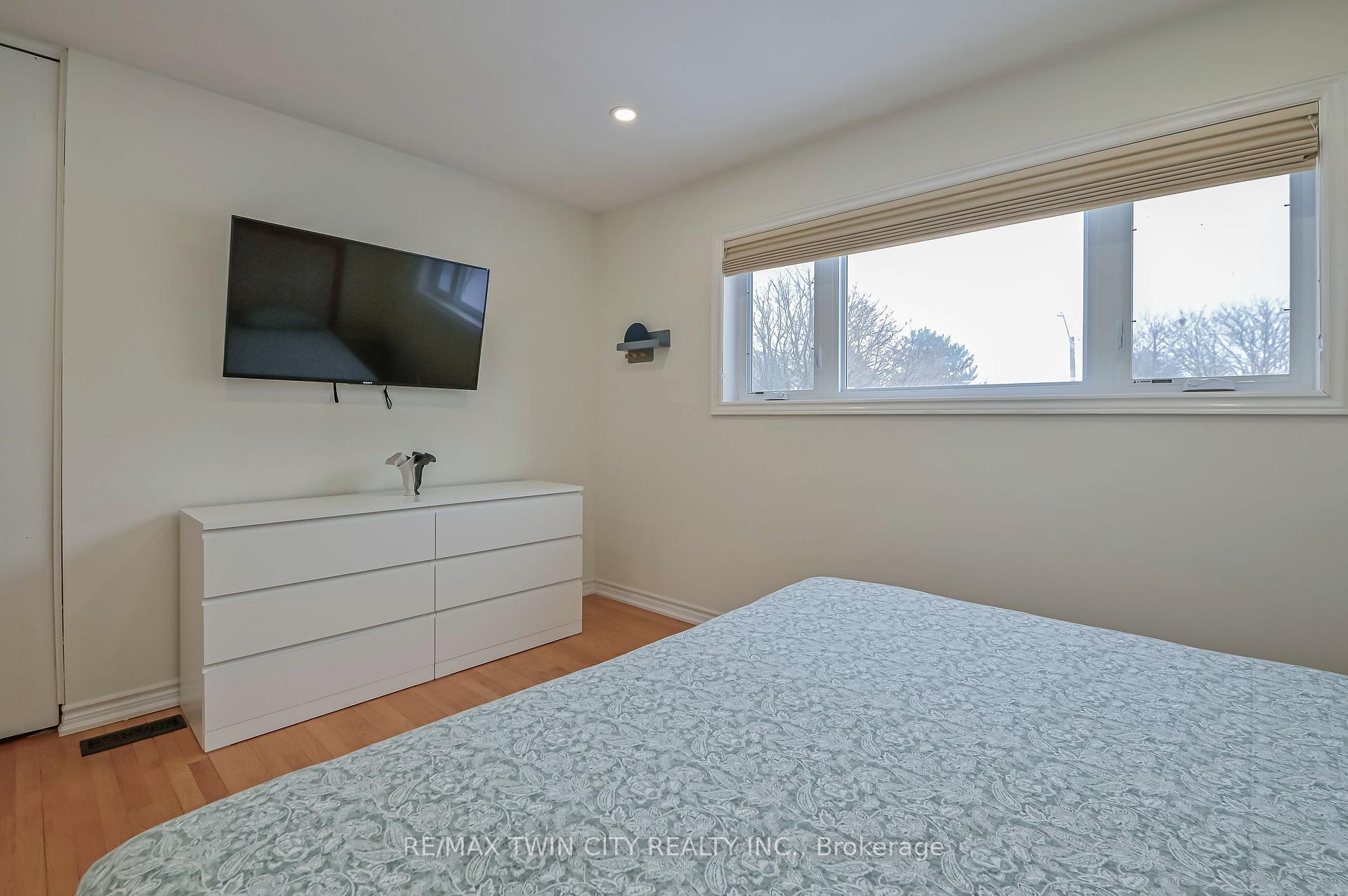 Photo 20 of 214 Winfield Avenue, Waterloo — HOMEH