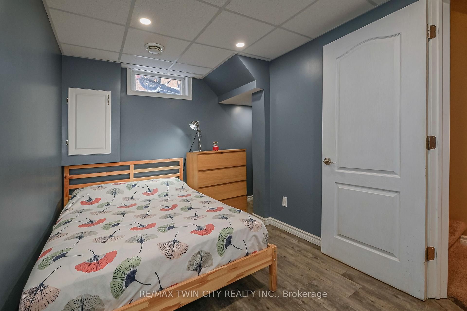 Photo 34 of 214 Winfield Avenue, Waterloo — HOMEH