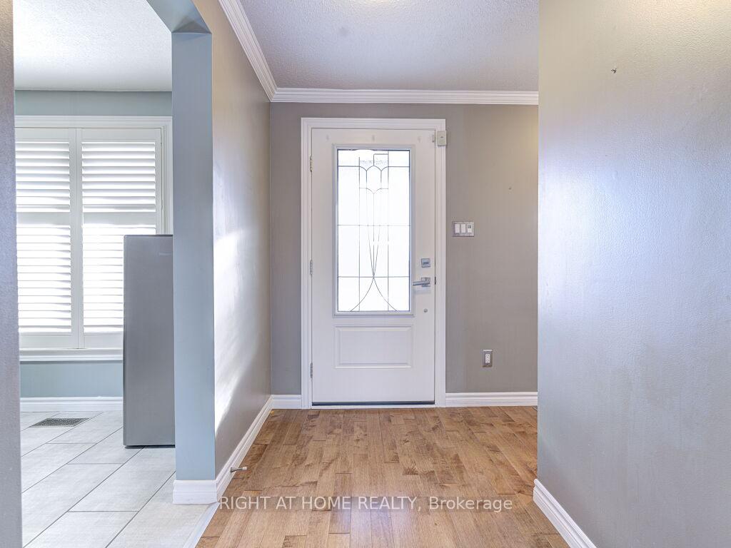 Photo 4 of 548 Westvale Drive, Waterloo — HOMEH