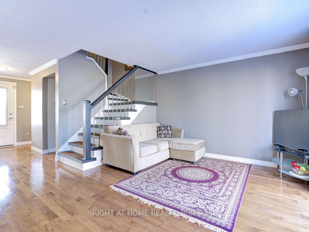 Photo 8 of 548 Westvale Drive, Waterloo — HOMEH