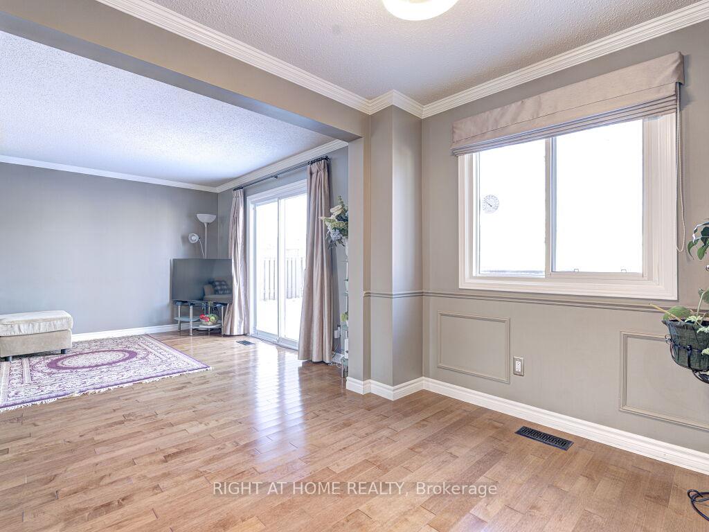 Photo 9 of 548 Westvale Drive, Waterloo — HOMEH