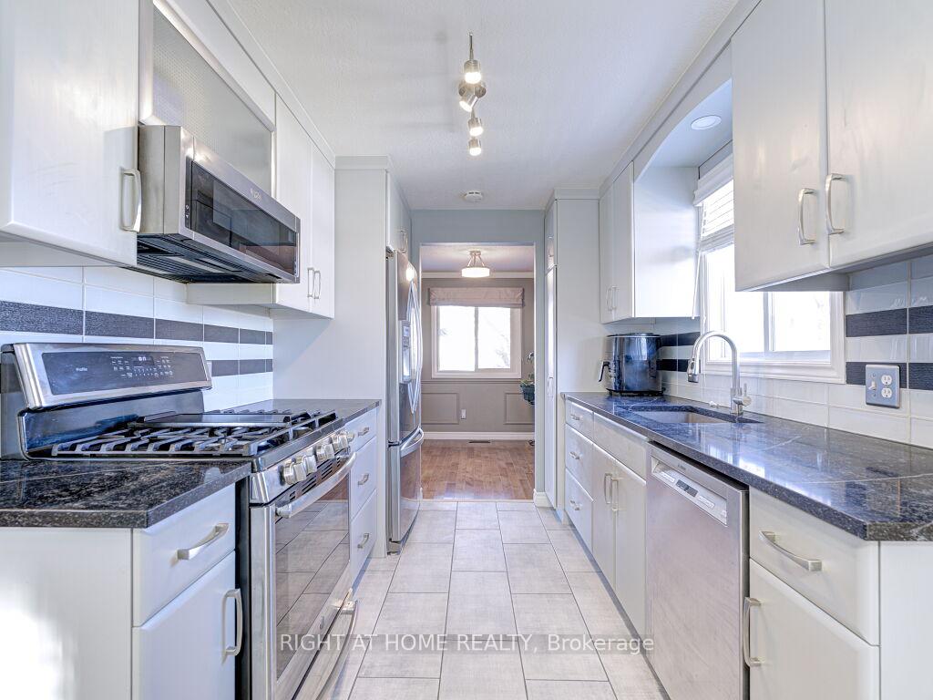 Photo 13 of 548 Westvale Drive, Waterloo — HOMEH