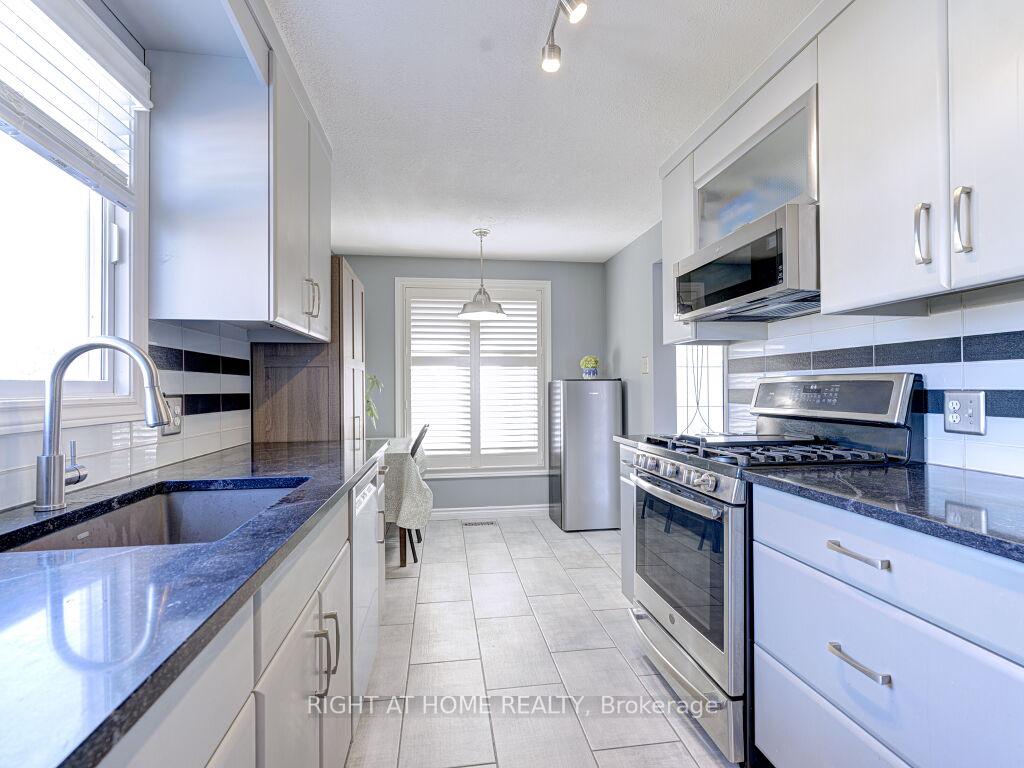 Photo 14 of 548 Westvale Drive, Waterloo — HOMEH