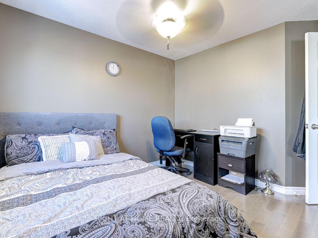 Photo 17 of 548 Westvale Drive, Waterloo — HOMEH