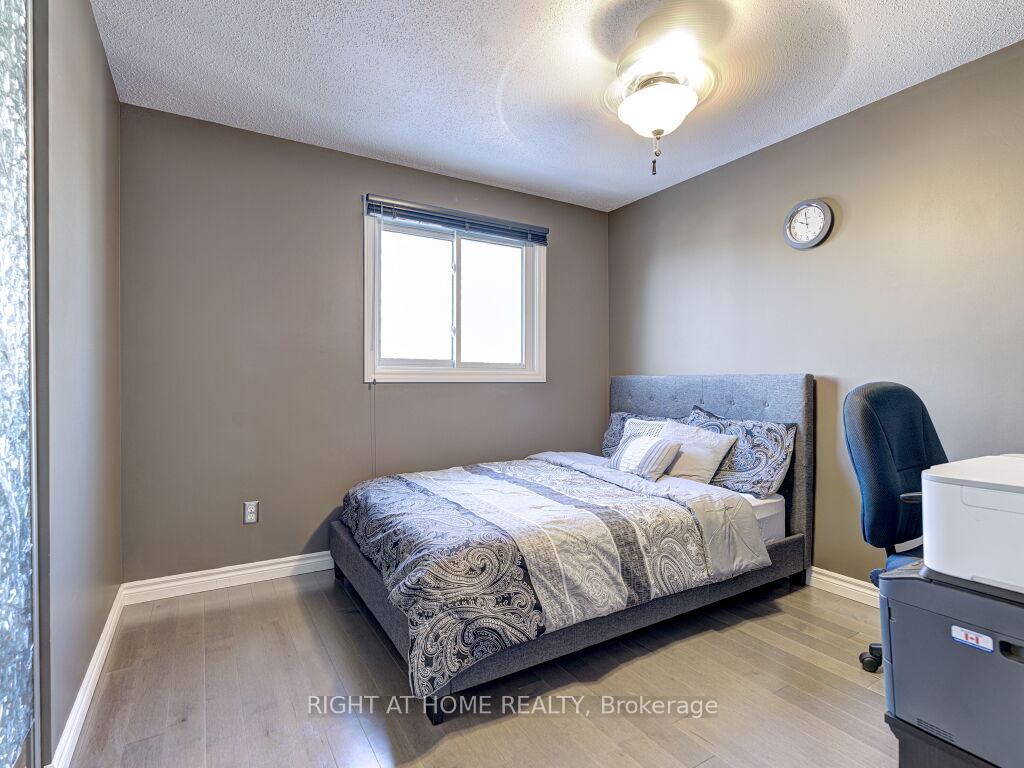 Photo 18 of 548 Westvale Drive, Waterloo — HOMEH