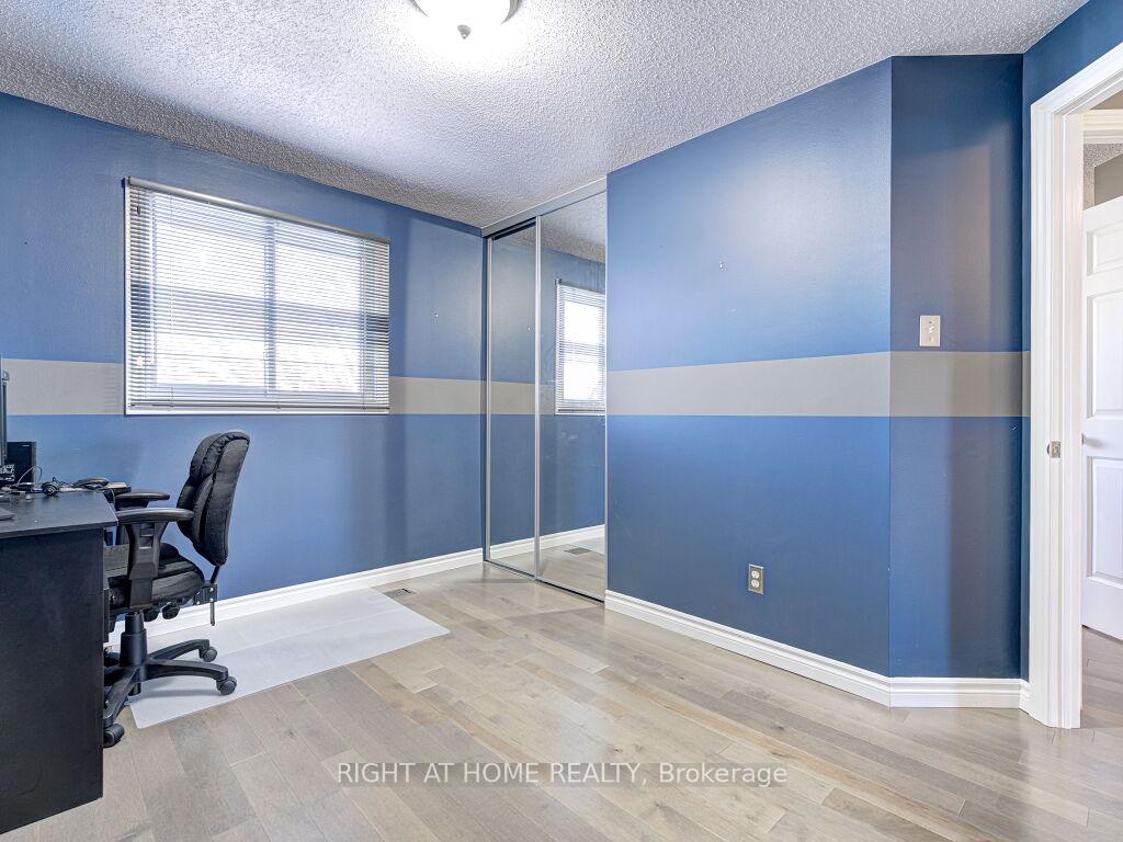 Photo 19 of 548 Westvale Drive, Waterloo — HOMEH