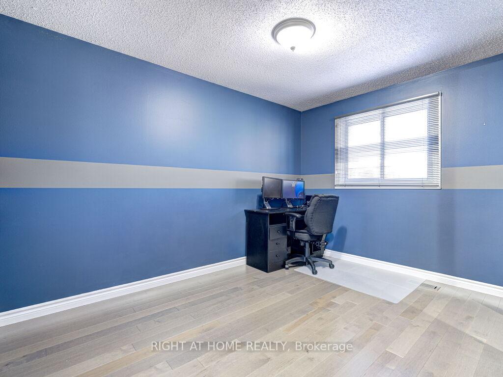 Photo 20 of 548 Westvale Drive, Waterloo — HOMEH