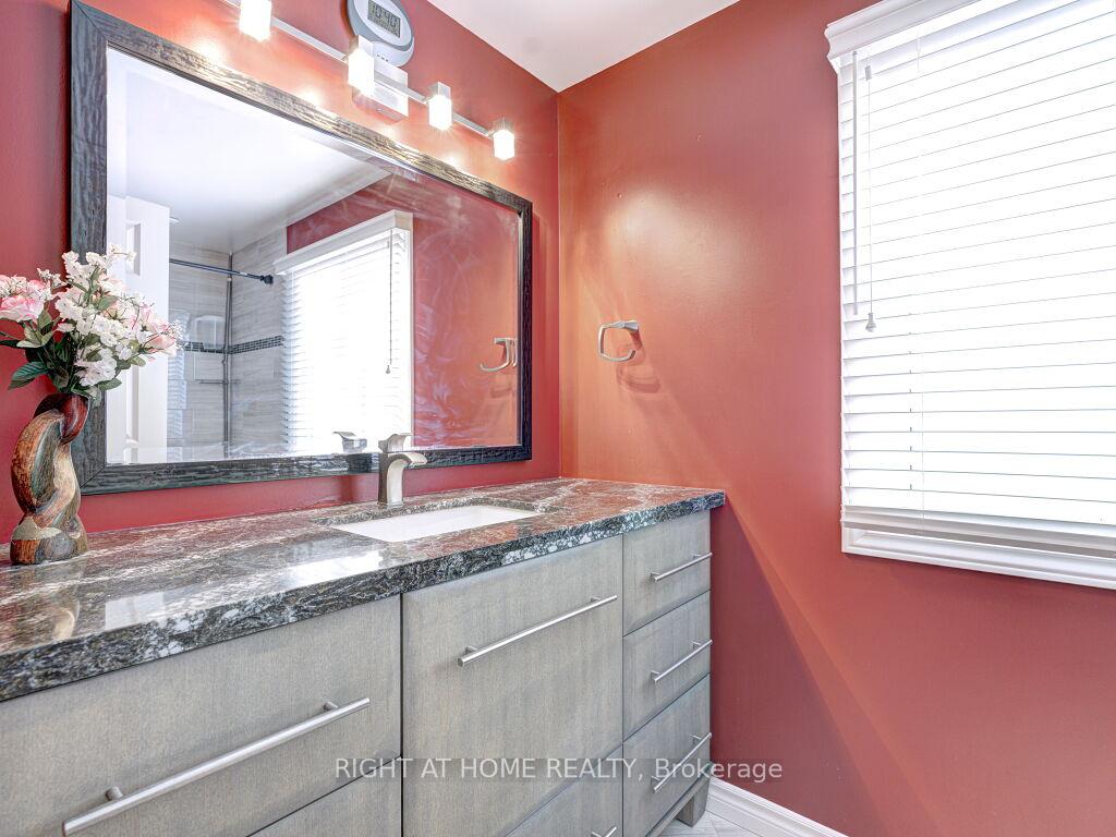 Photo 21 of 548 Westvale Drive, Waterloo — HOMEH