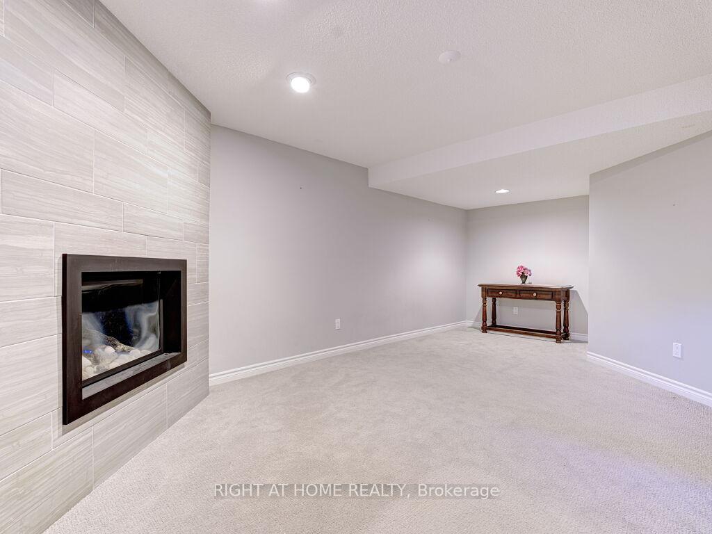 Photo 23 of 548 Westvale Drive, Waterloo — HOMEH