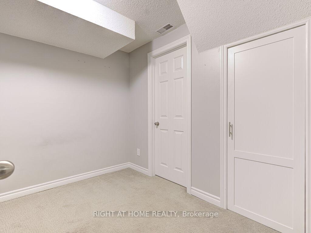 Photo 24 of 548 Westvale Drive, Waterloo — HOMEH
