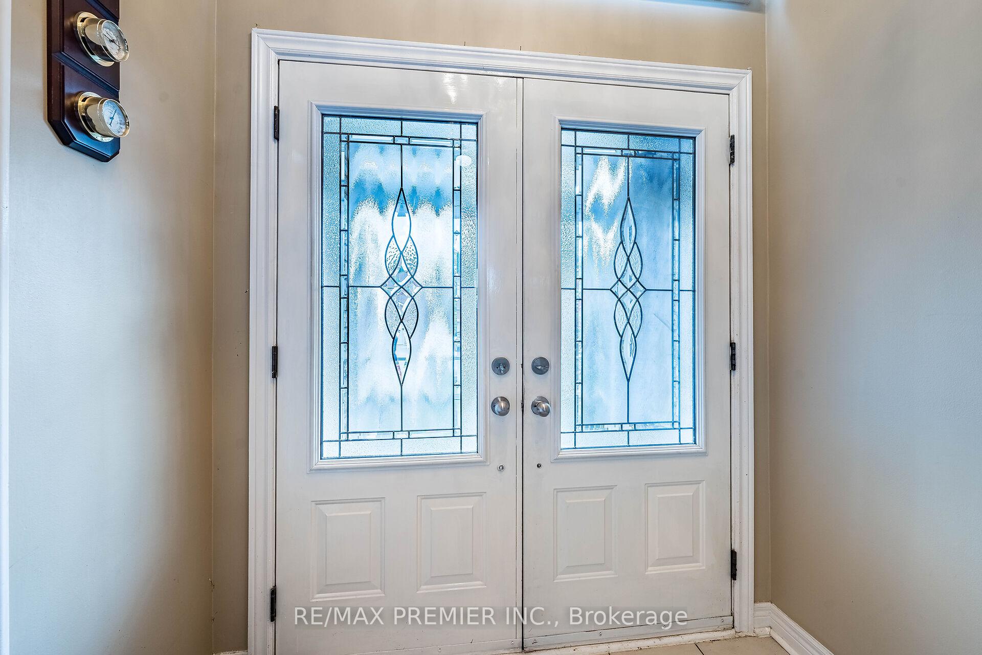 Photo 2 of 457 Glenkindie Avenue, Vaughan, Maple — HOMEH