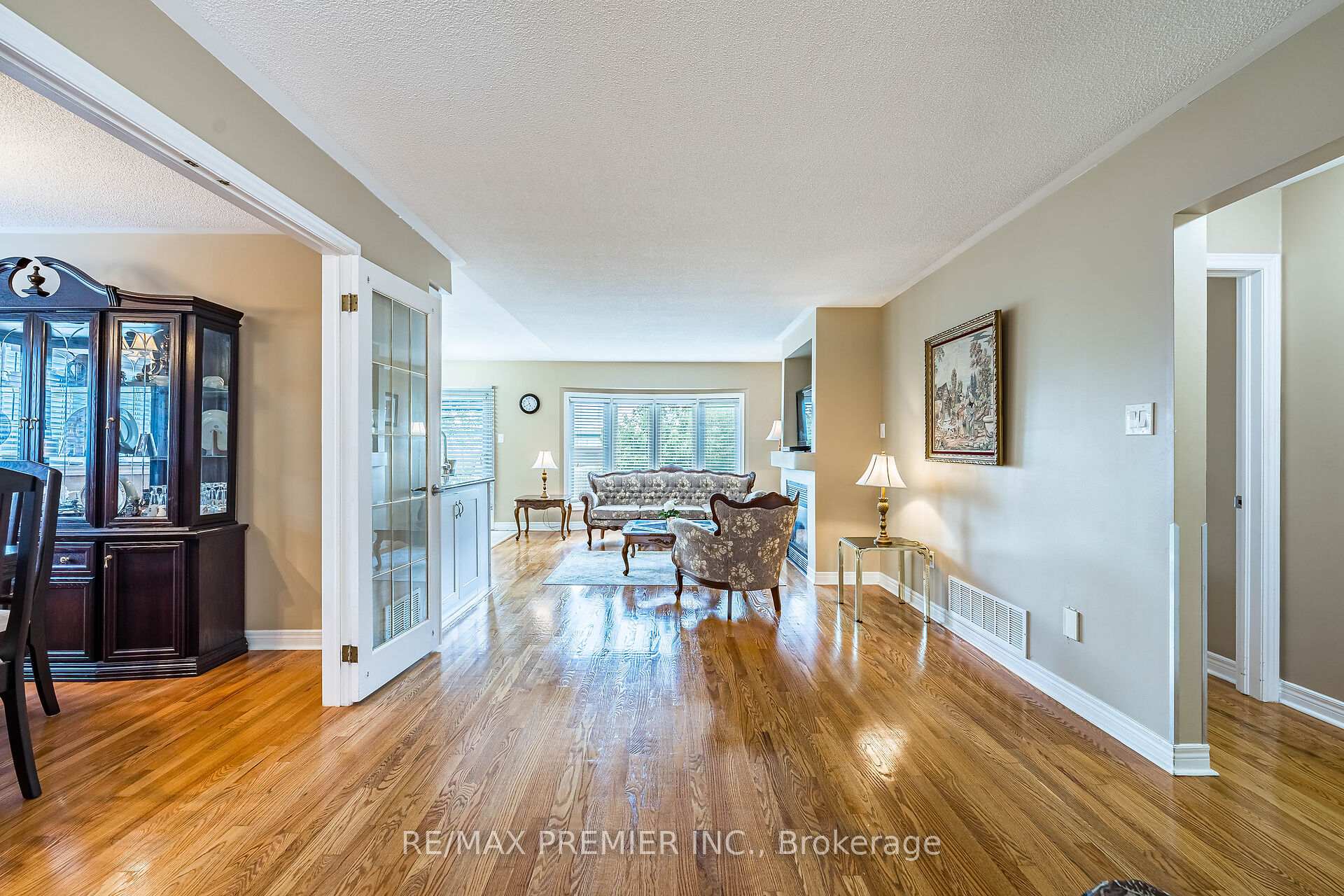 Photo 3 of 457 Glenkindie Avenue, Vaughan, Maple — HOMEH