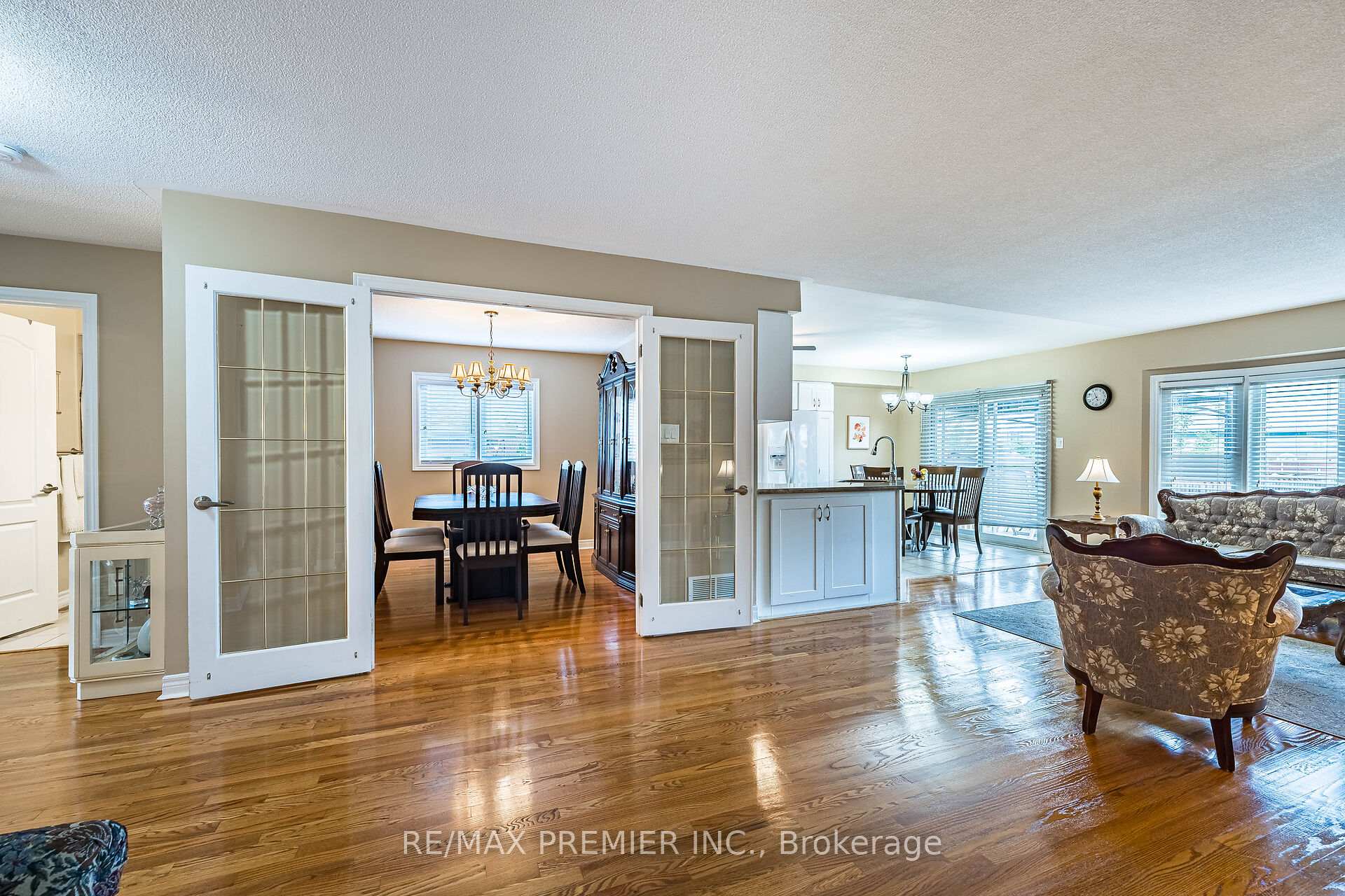 Photo 4 of 457 Glenkindie Avenue, Vaughan, Maple — HOMEH