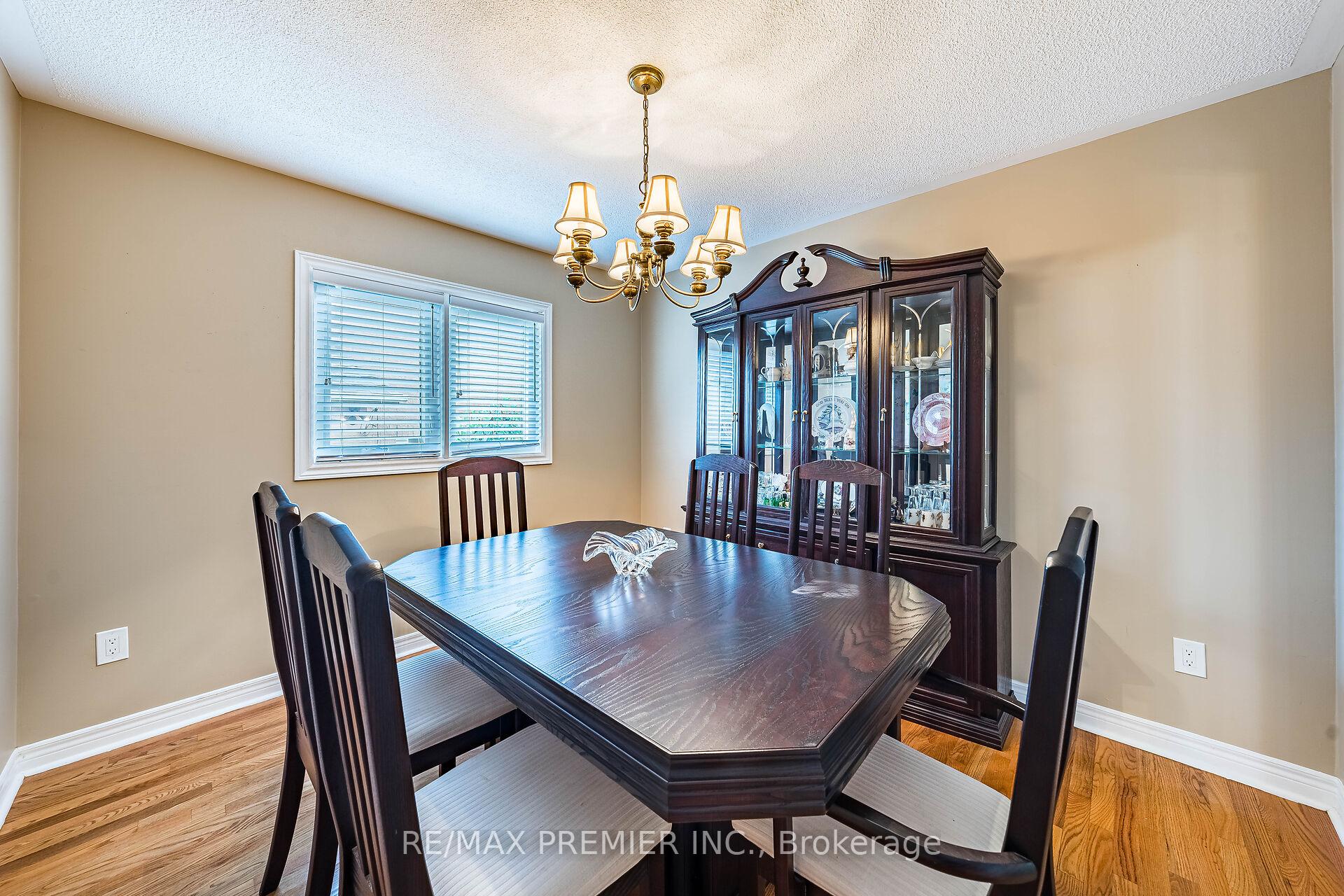 Photo 7 of 457 Glenkindie Avenue, Vaughan, Maple — HOMEH
