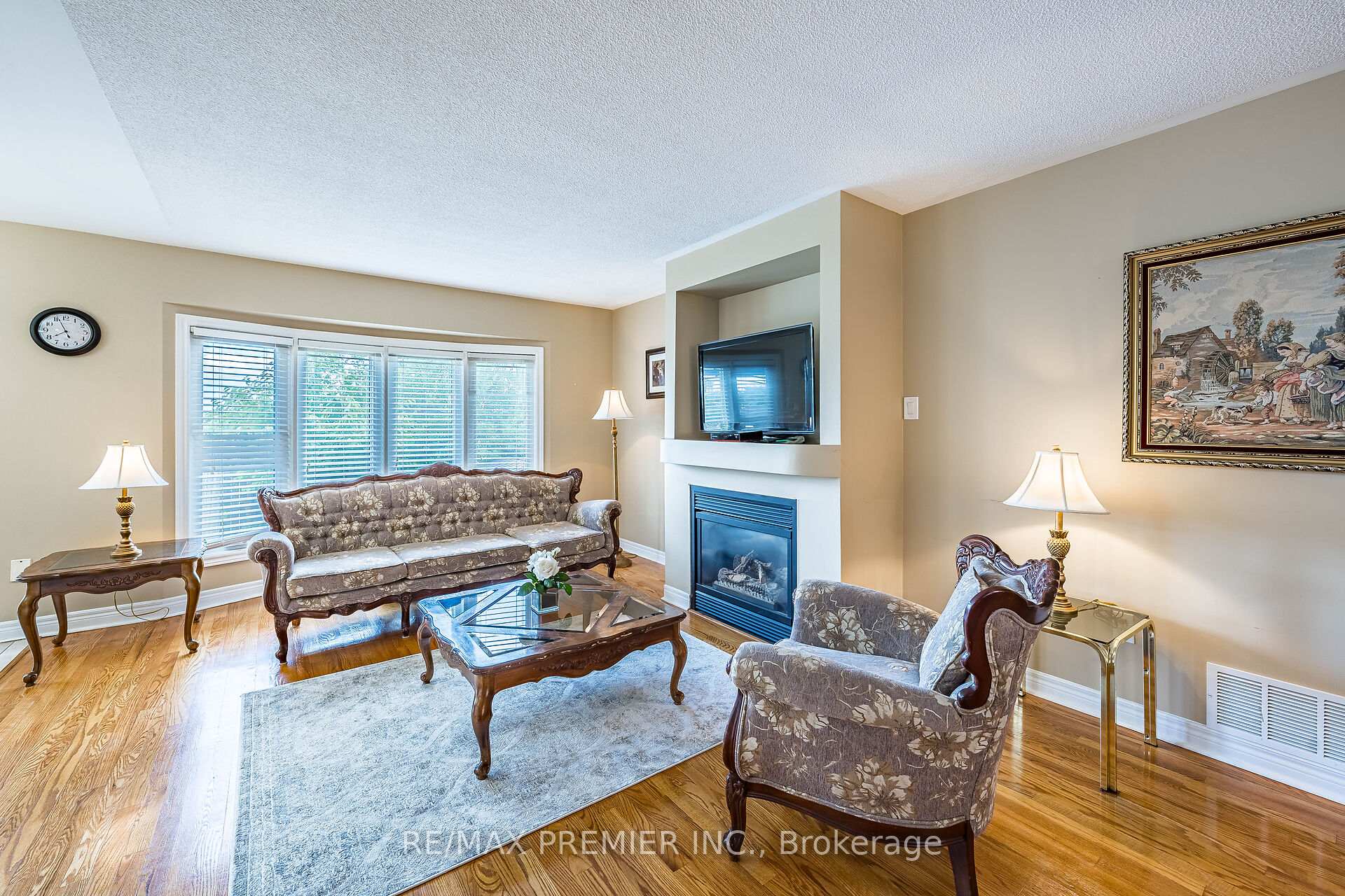 Photo 8 of 457 Glenkindie Avenue, Vaughan, Maple — HOMEH