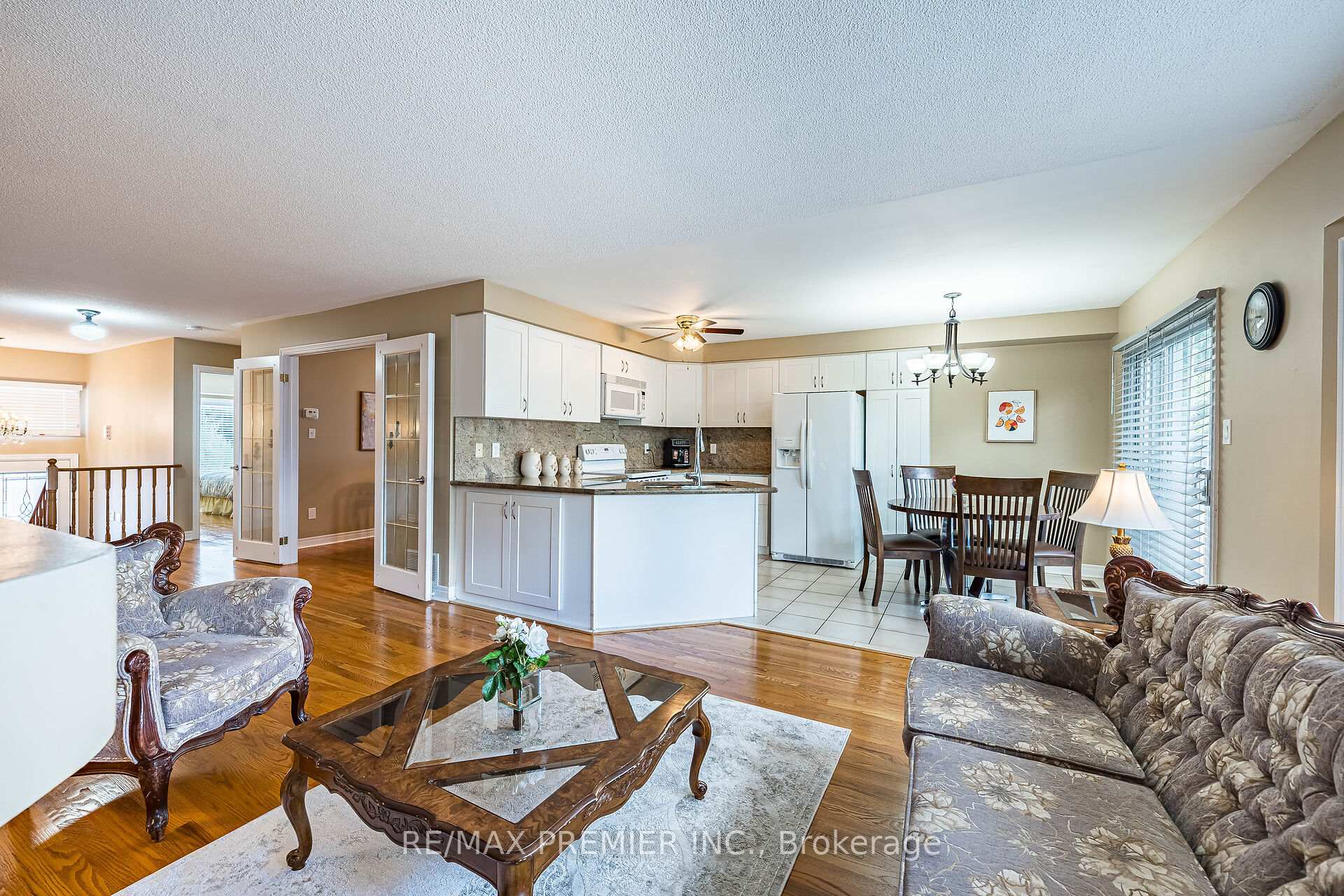 Photo 9 of 457 Glenkindie Avenue, Vaughan, Maple — HOMEH