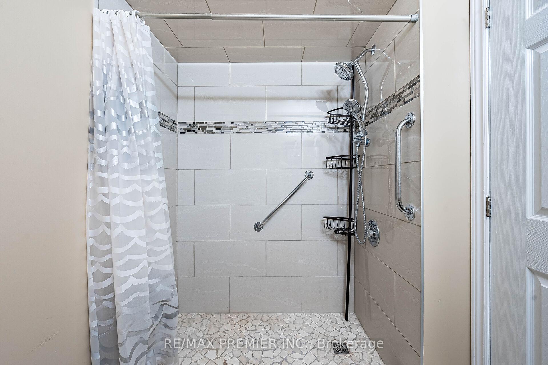 Photo 14 of 457 Glenkindie Avenue, Vaughan, Maple — HOMEH