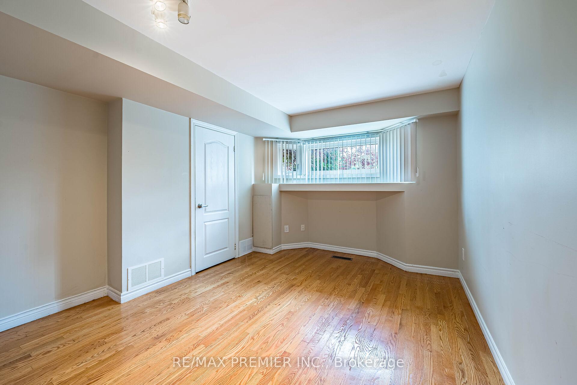 Photo 25 of 457 Glenkindie Avenue, Vaughan, Maple — HOMEH