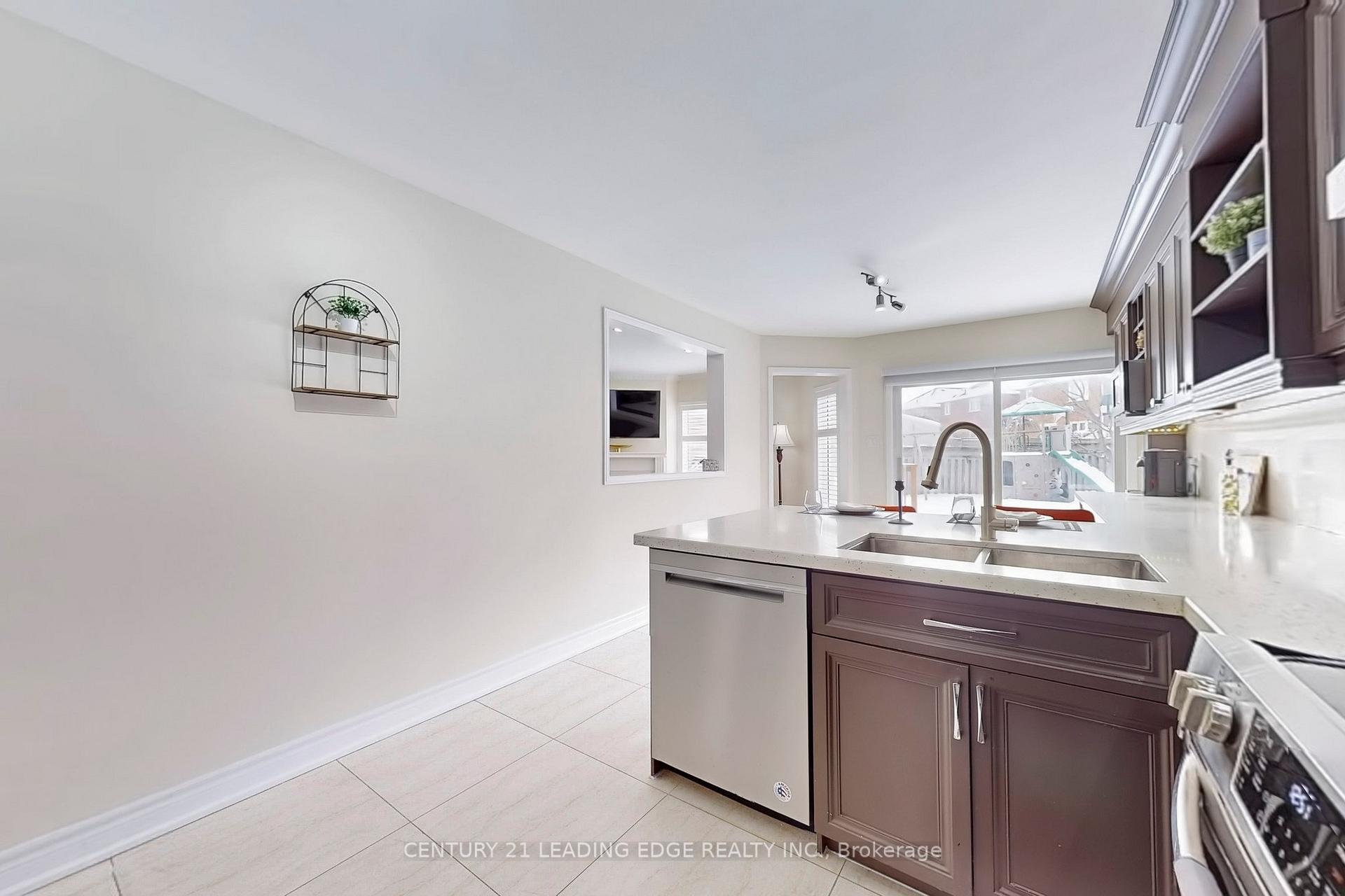 Photo 15 of 37 Stella Drive, Markham, Middlefield — HOMEH