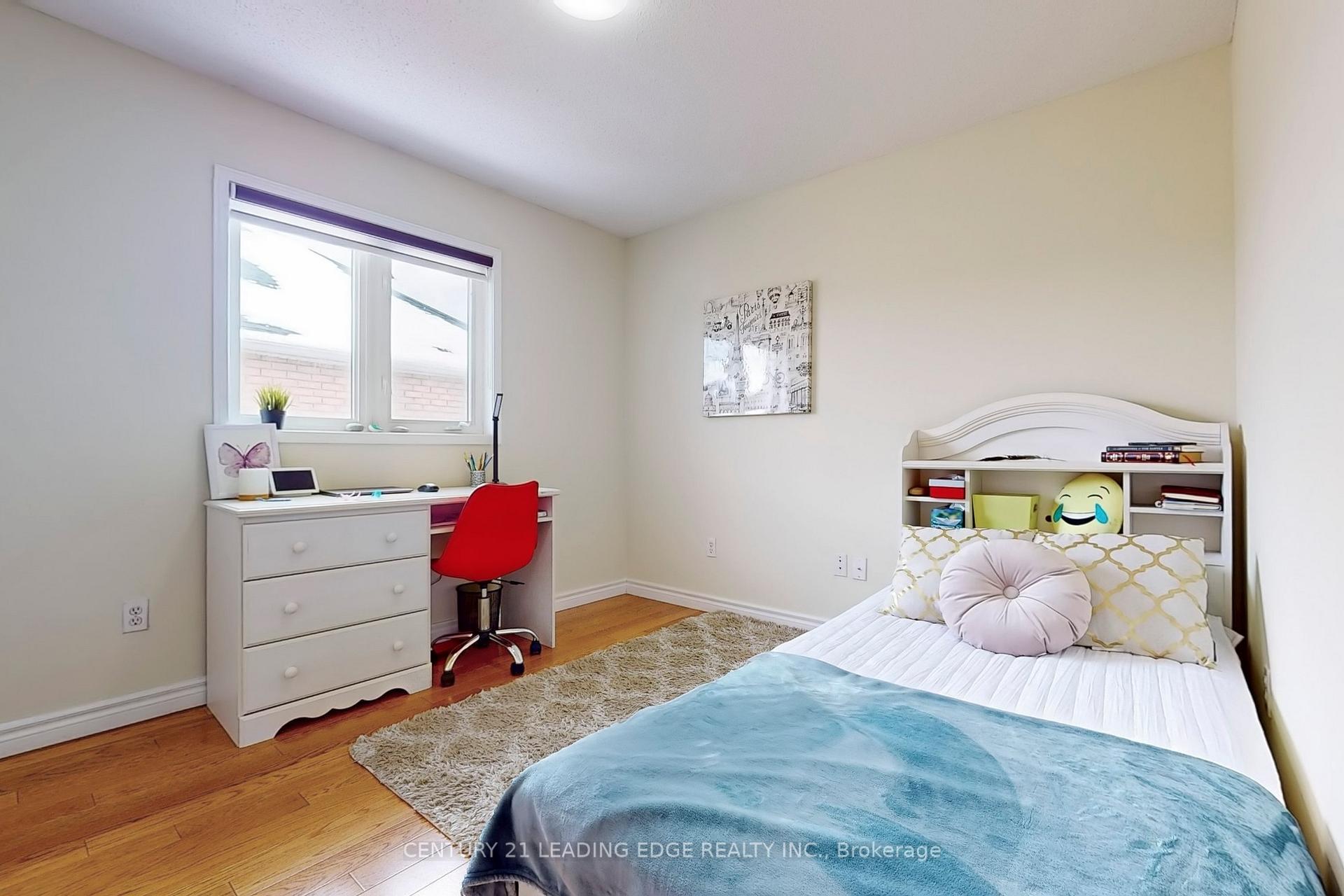 Photo 24 of 37 Stella Drive, Markham, Middlefield — HOMEH