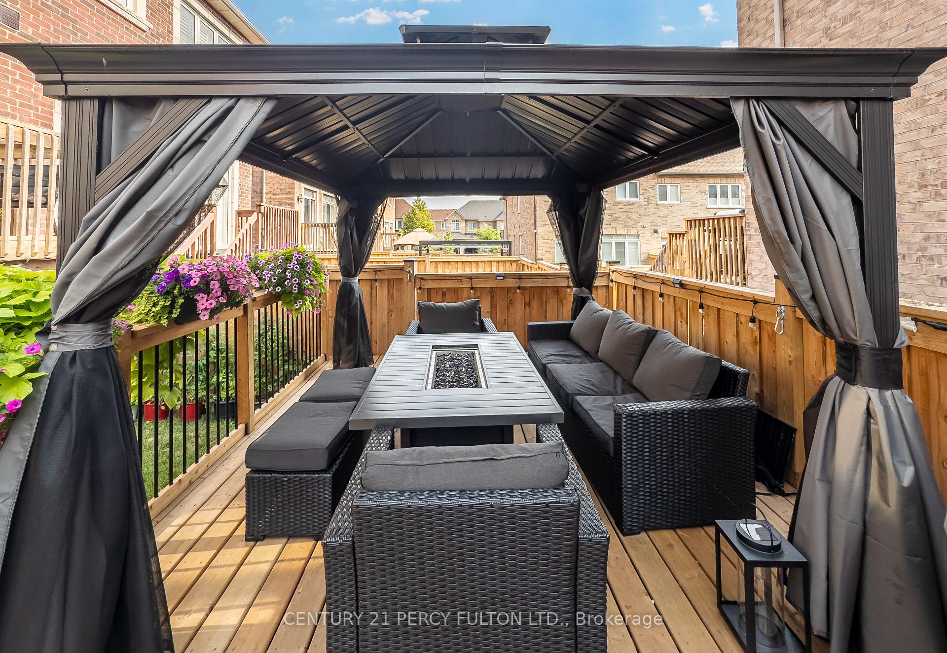 Photo 2 of 49 Rimrock Crescent, Whitby, Williamsburg — HOMEH