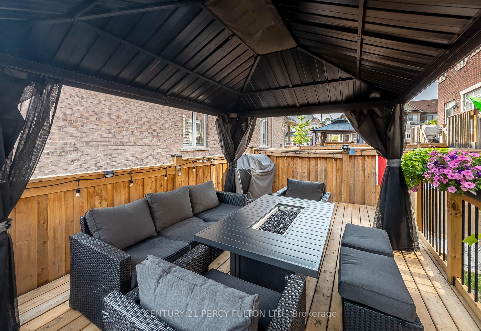 Photo 3 of 49 Rimrock Crescent, Whitby, Williamsburg — HOMEH