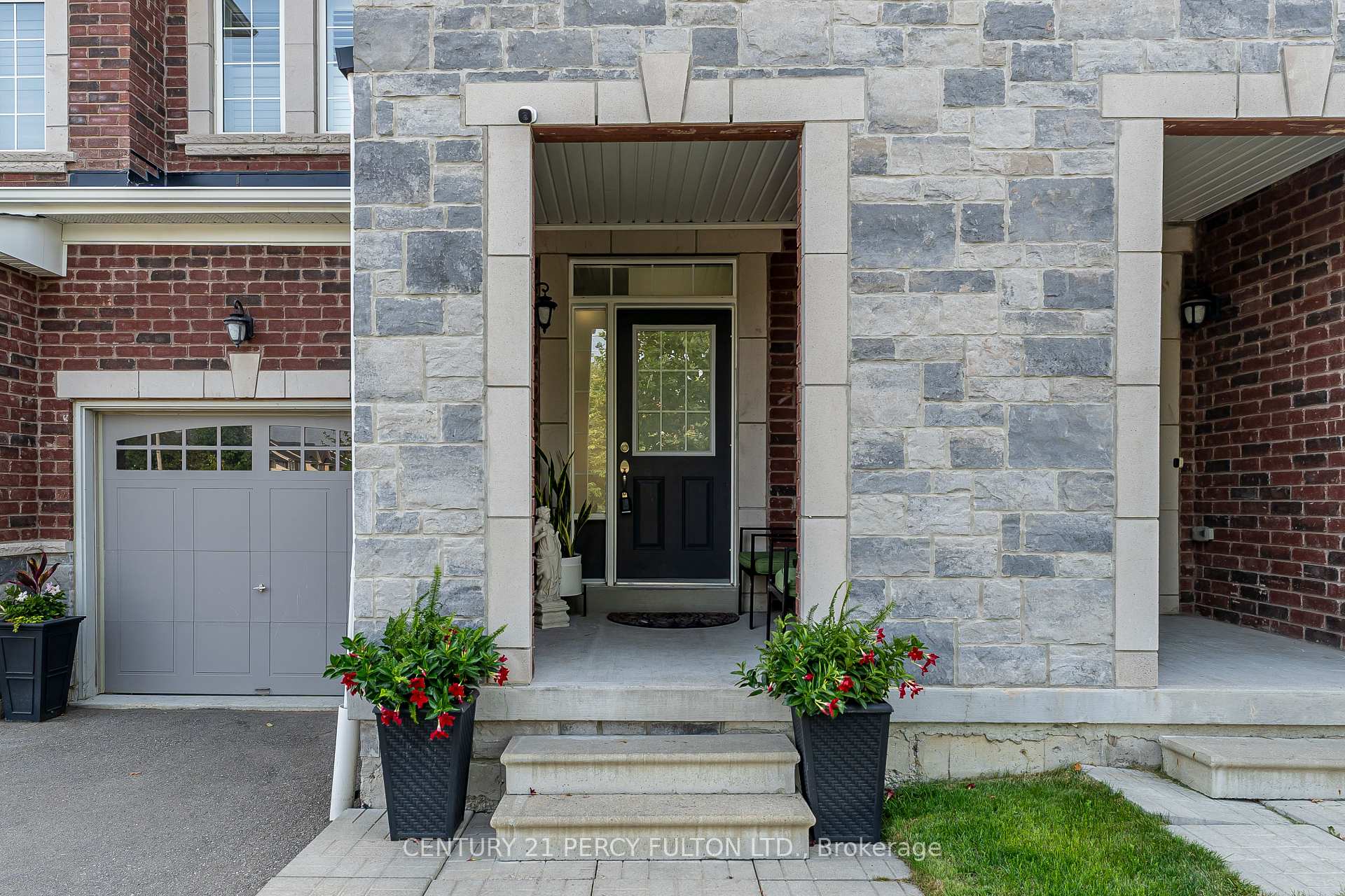 Photo 5 of 49 Rimrock Crescent, Whitby, Williamsburg — HOMEH
