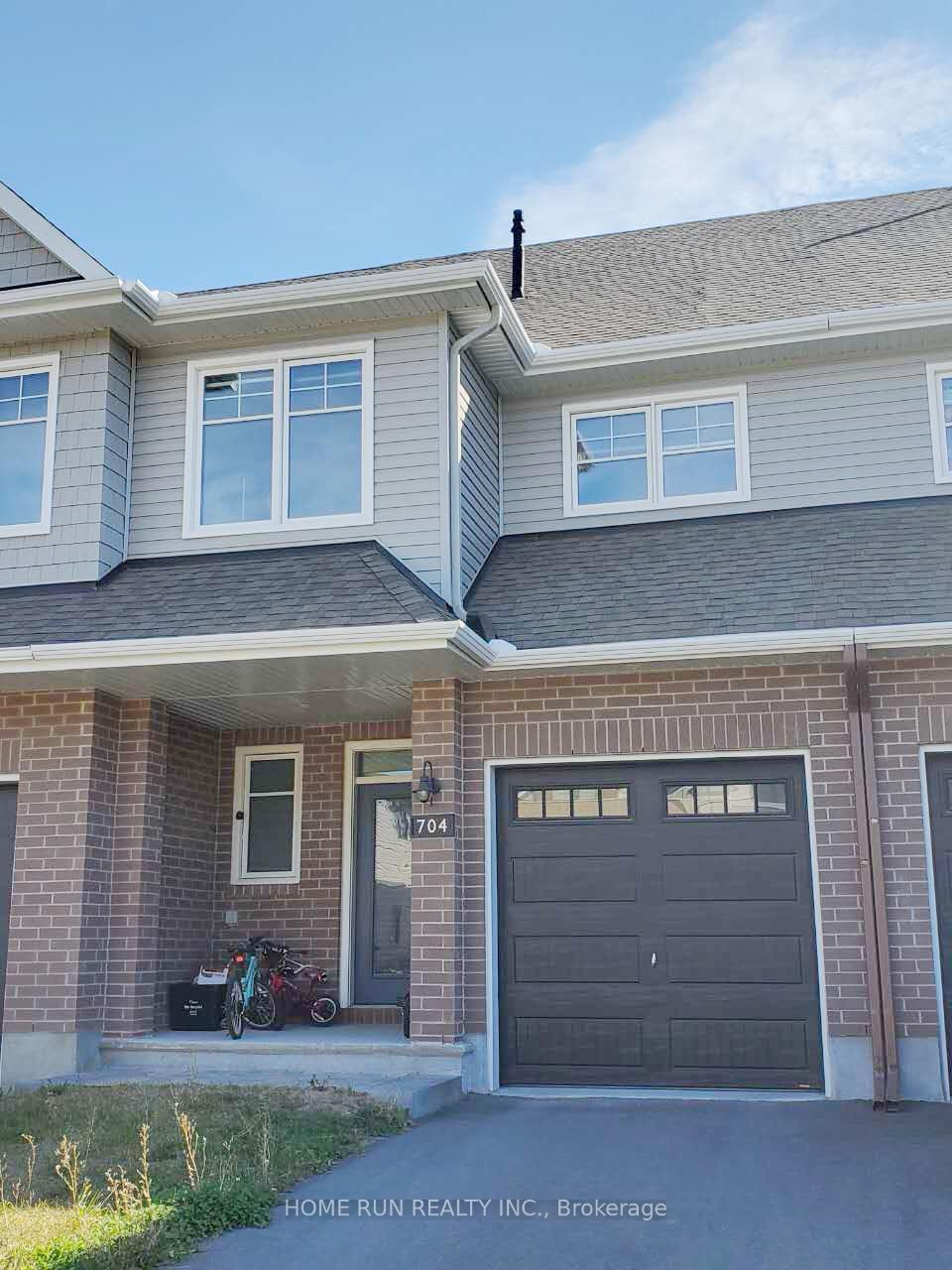 Photo 1 of 704 Pipit Lane, Ottawa, Barrhaven - Half Moon Bay — HOMEH