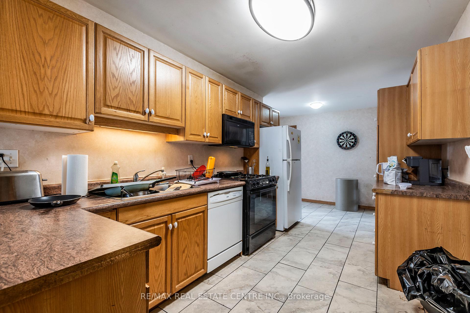 Photo 3 of 168 Elgin Crescent, Waterloo — HOMEH