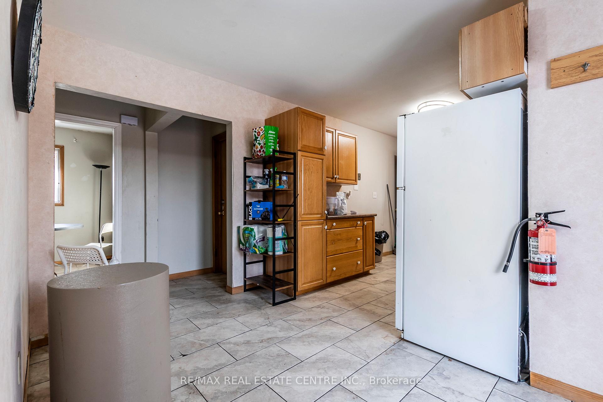 Photo 4 of 168 Elgin Crescent, Waterloo — HOMEH