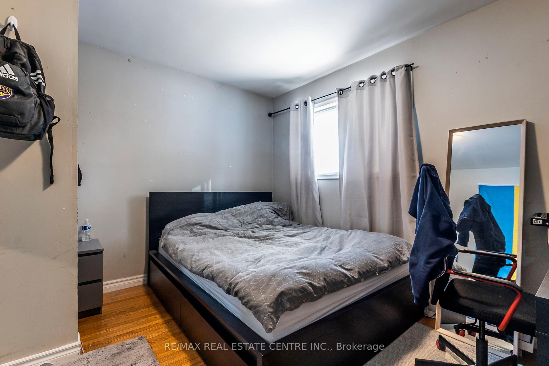 Photo 6 of 168 Elgin Crescent, Waterloo — HOMEH