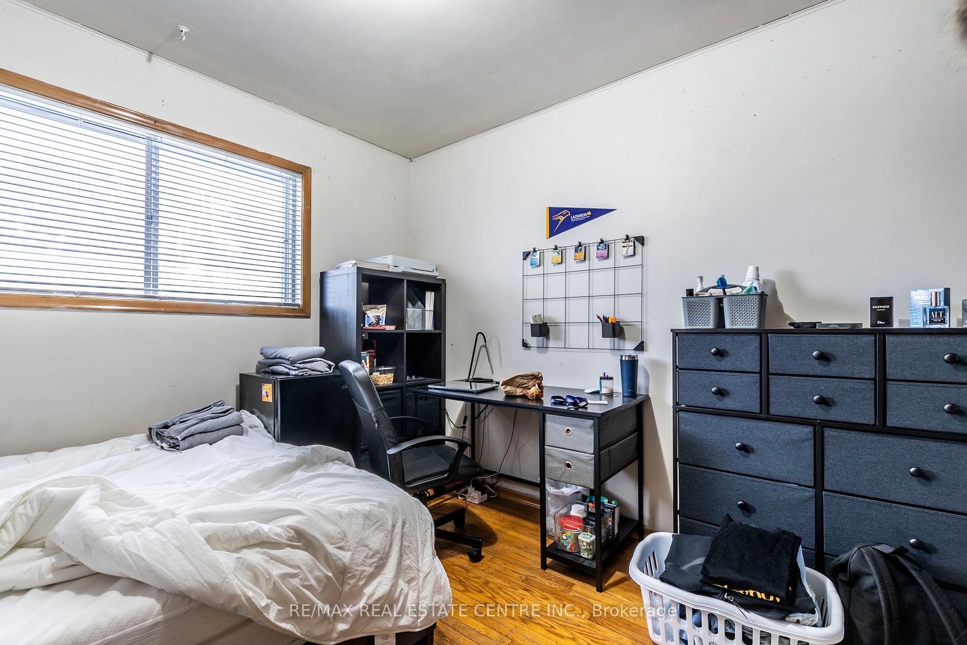 Photo 7 of 168 Elgin Crescent, Waterloo — HOMEH