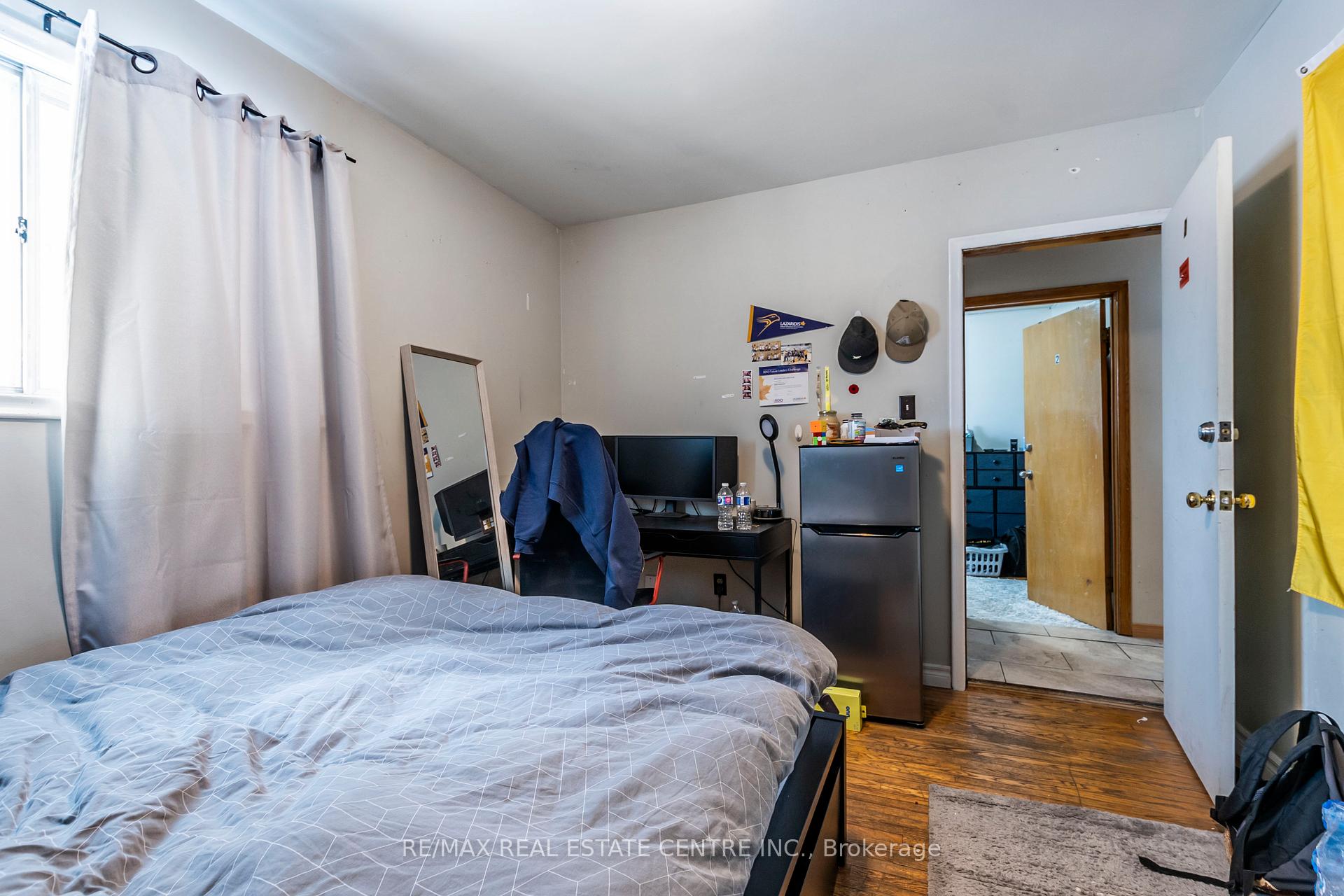 Photo 8 of 168 Elgin Crescent, Waterloo — HOMEH