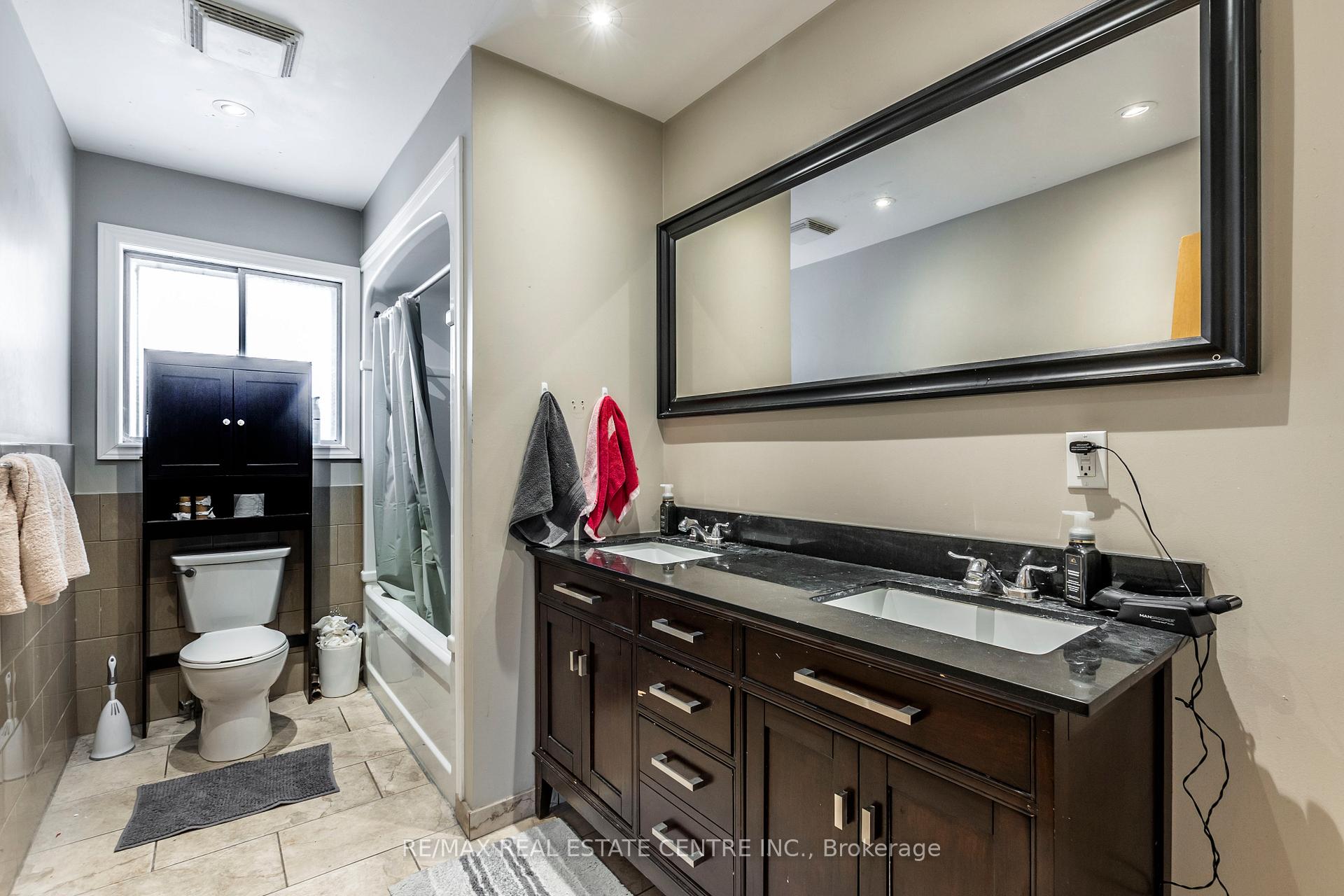 Photo 11 of 168 Elgin Crescent, Waterloo — HOMEH