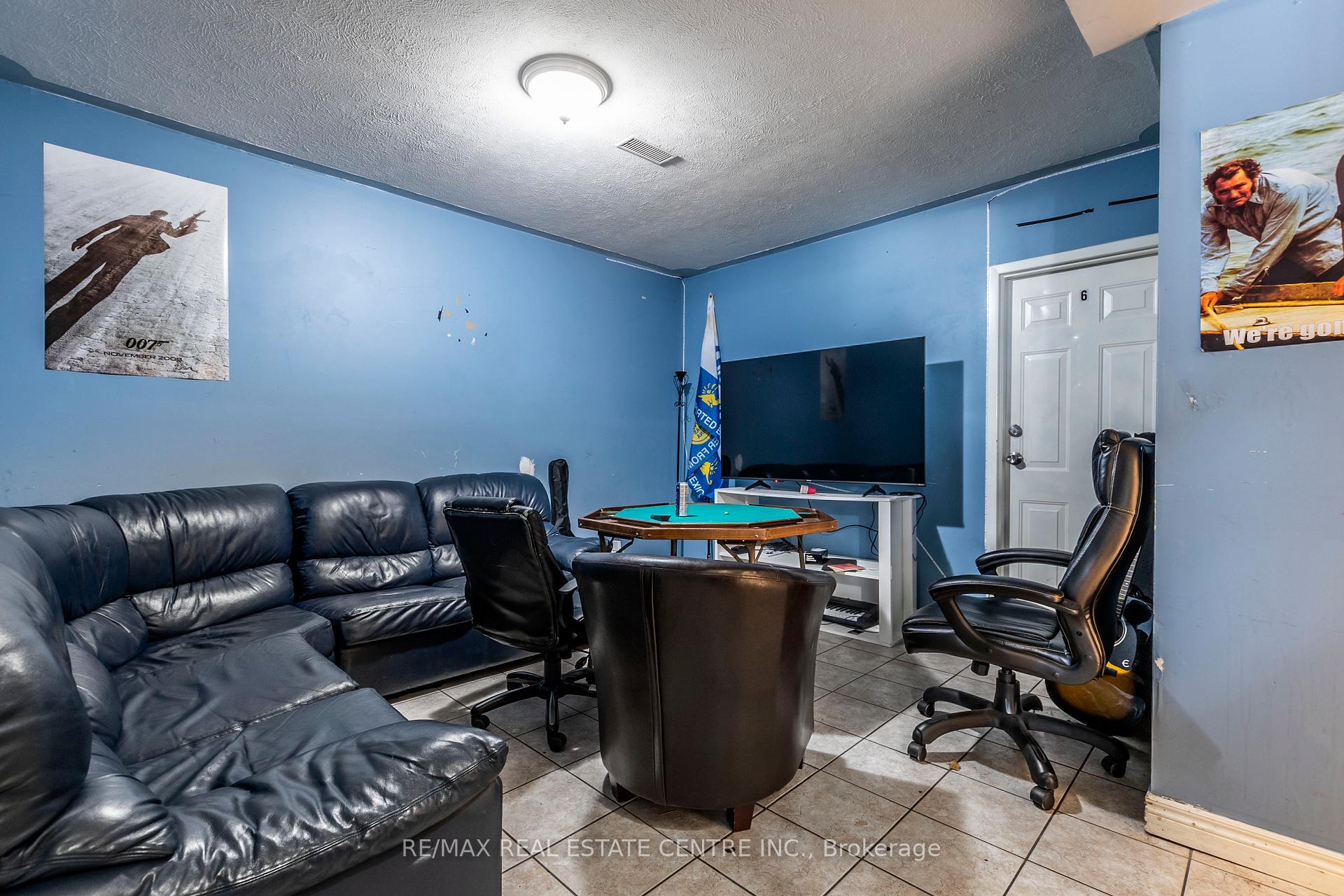 Photo 12 of 168 Elgin Crescent, Waterloo — HOMEH