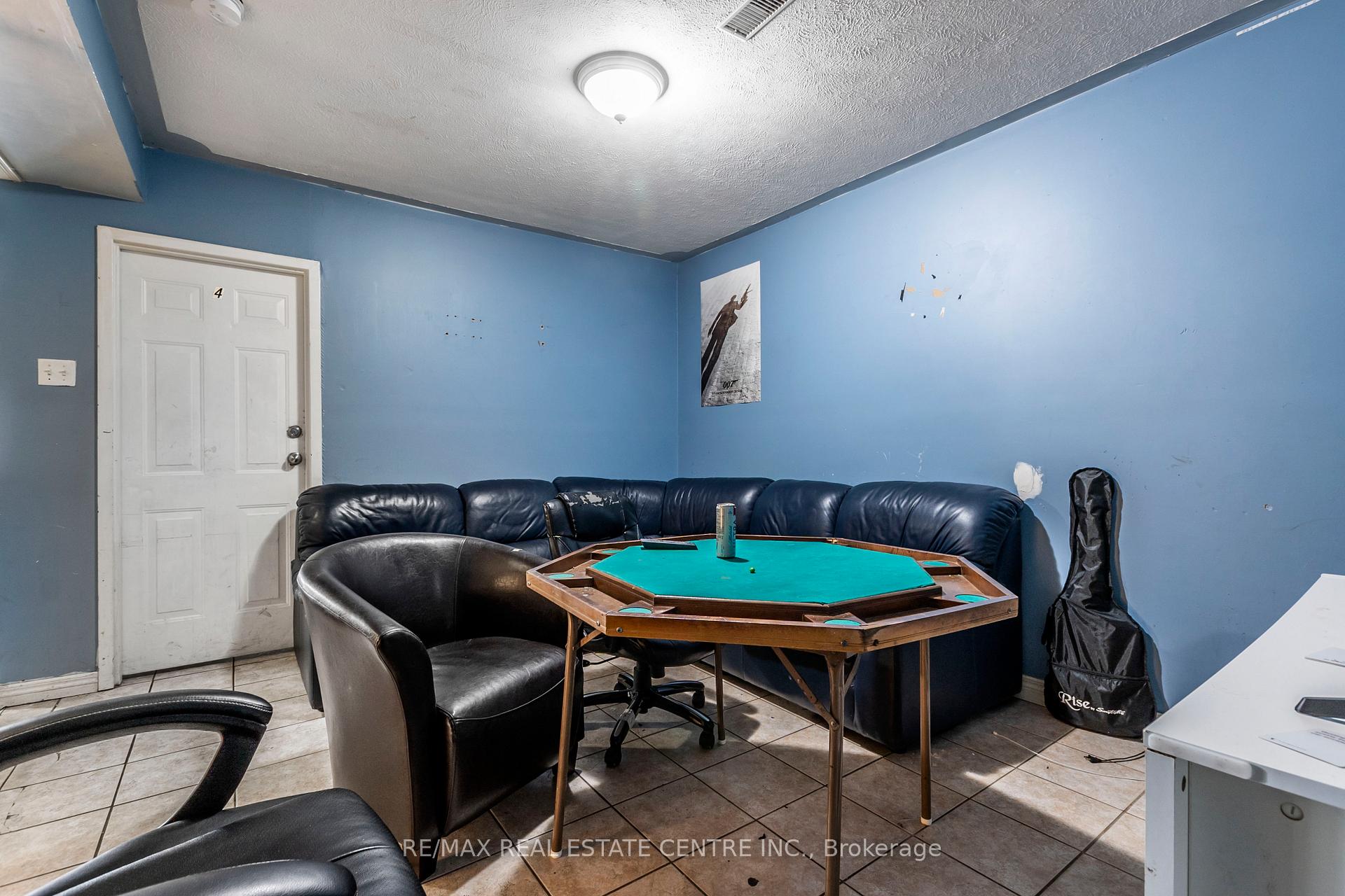 Photo 13 of 168 Elgin Crescent, Waterloo — HOMEH