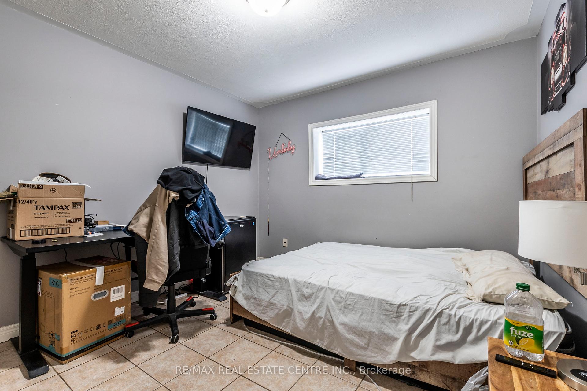 Photo 16 of 168 Elgin Crescent, Waterloo — HOMEH