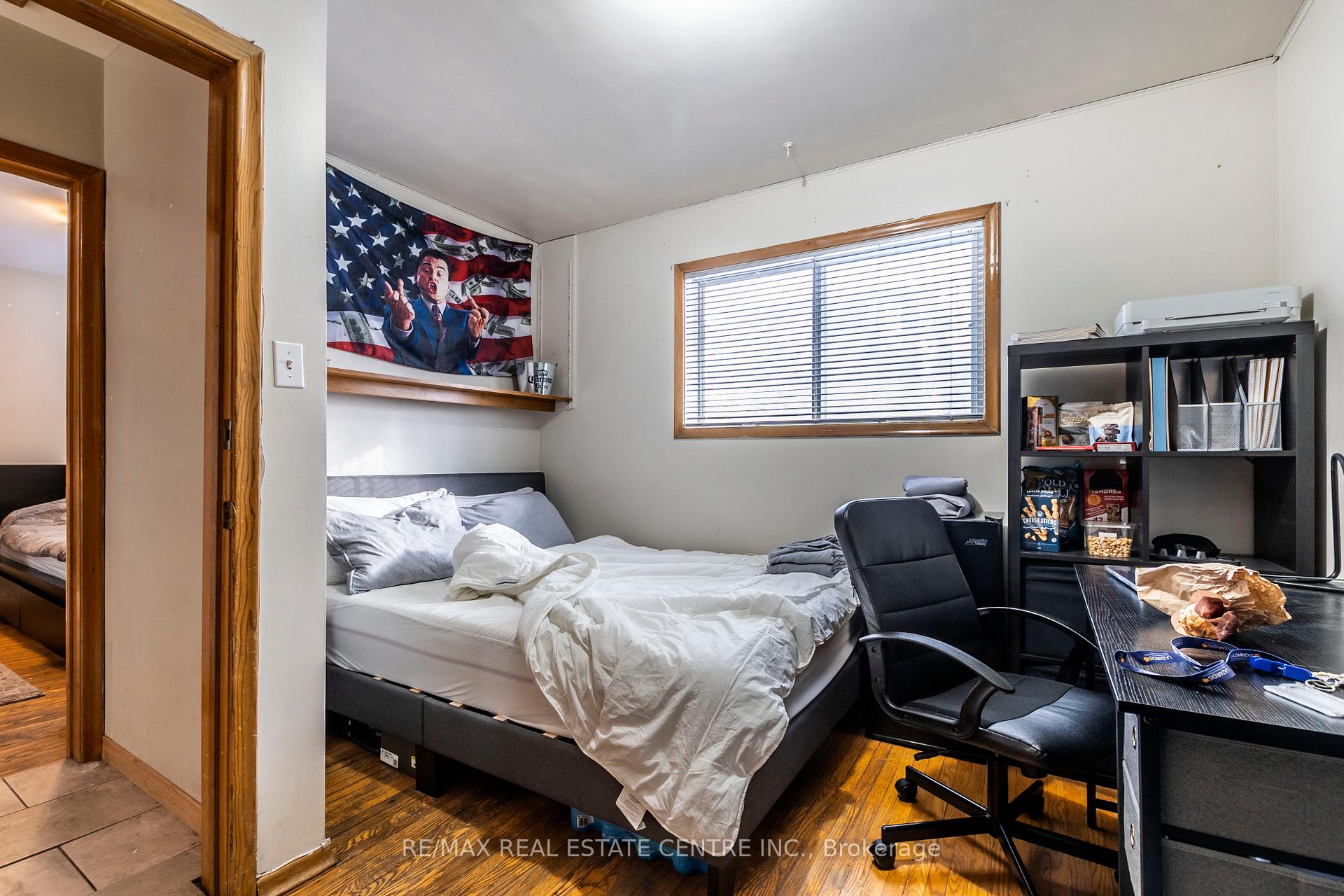 Photo 19 of 168 Elgin Crescent, Waterloo — HOMEH