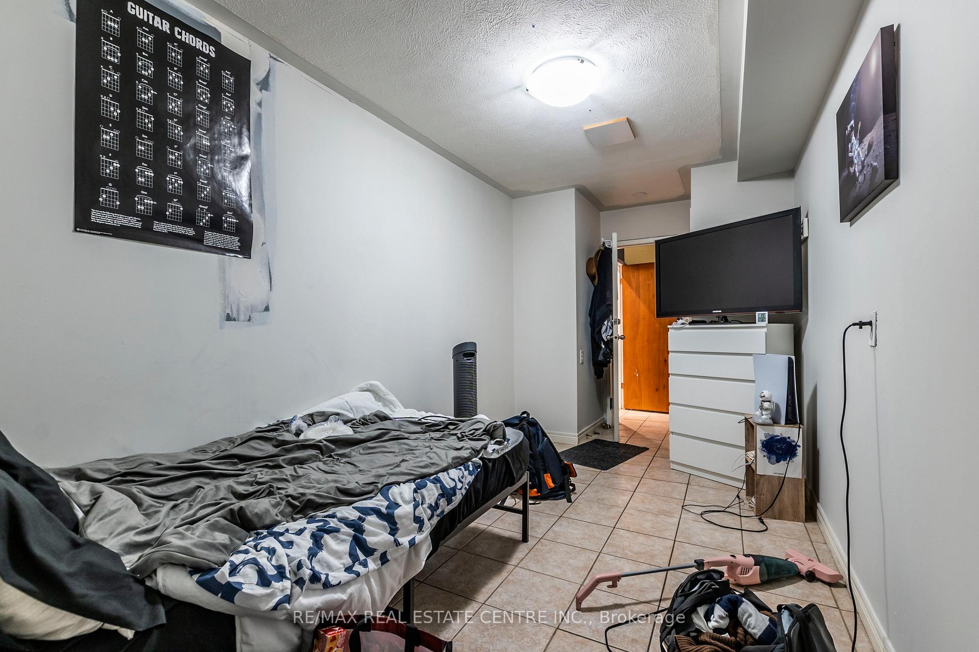 Photo 21 of 168 Elgin Crescent, Waterloo — HOMEH